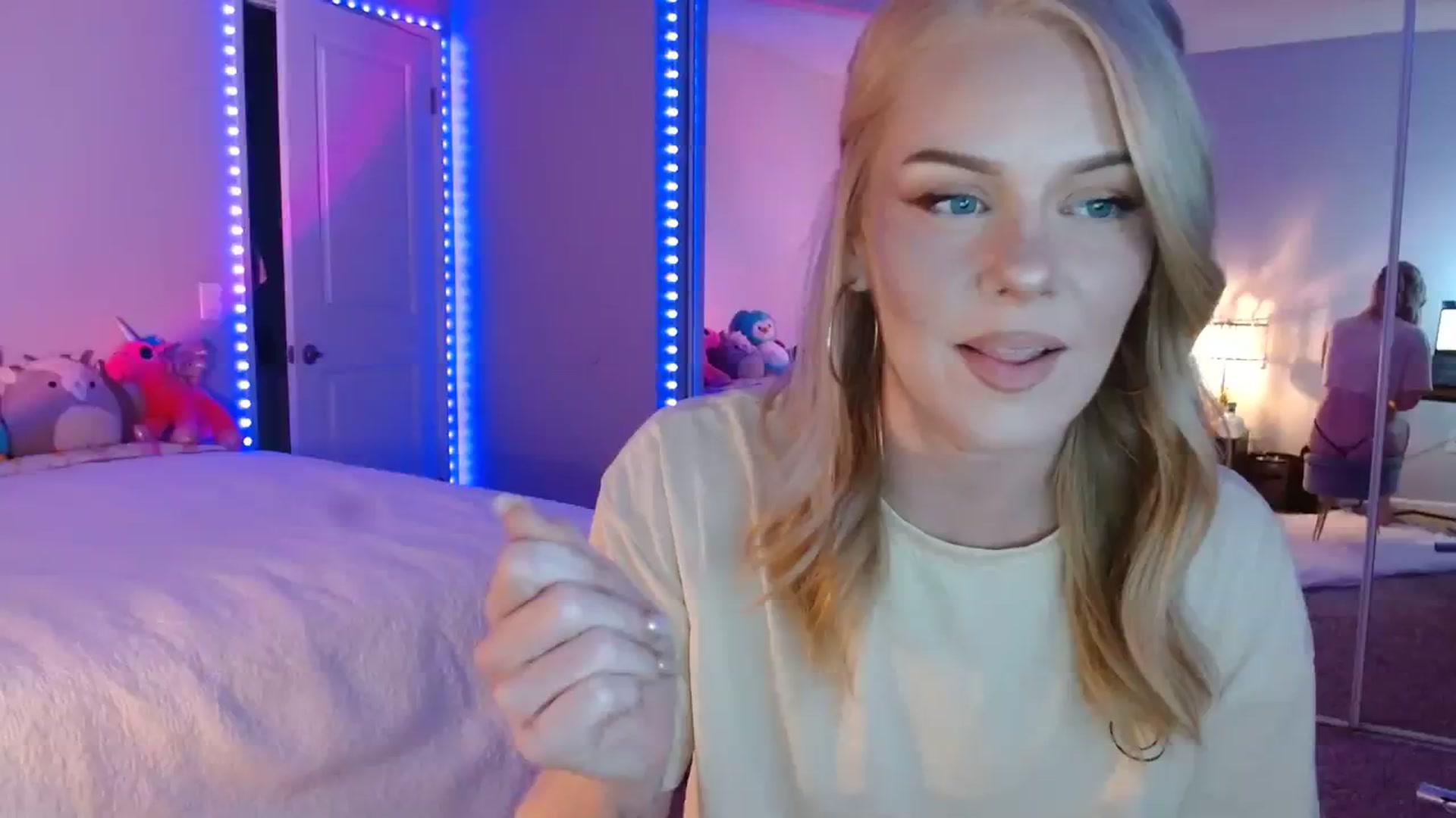 Gallery image thumbnail from AvaMonroe_'s myfreecams stream on, 08/09/2023, 02:33 image 1 of 20