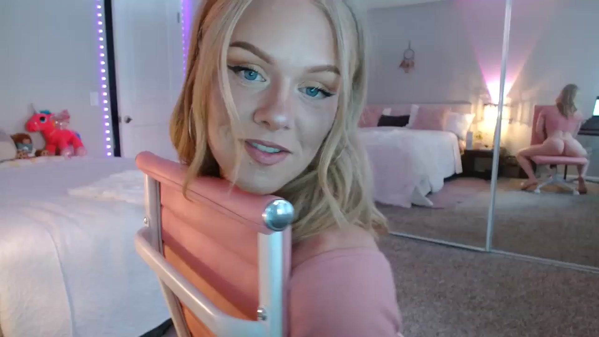 Gallery image thumbnail from AvaMonroe_'s myfreecams stream on, 08/10/2023, 24:54 image 17 of 20