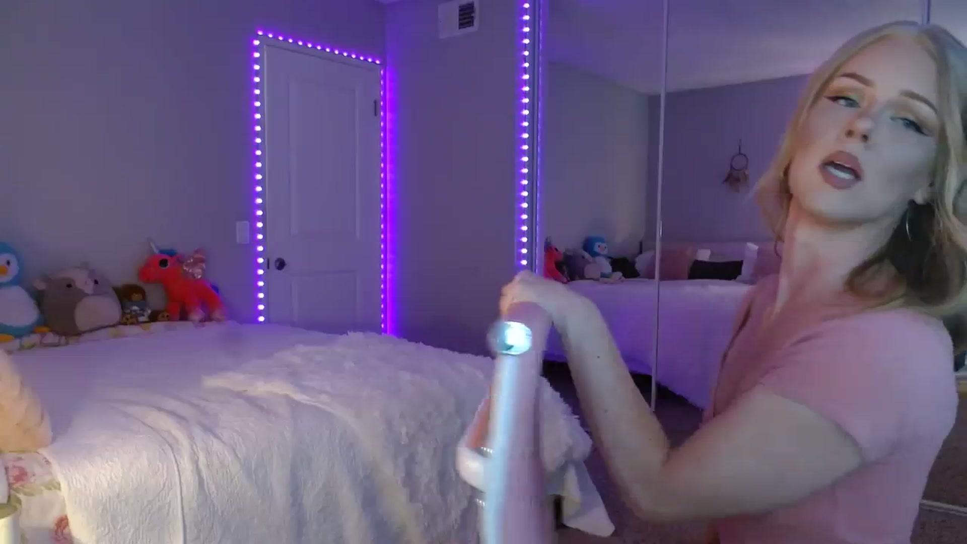 Gallery image thumbnail from AvaMonroe_'s myfreecams stream on, 08/10/2023, 24:54 image 6 of 20
