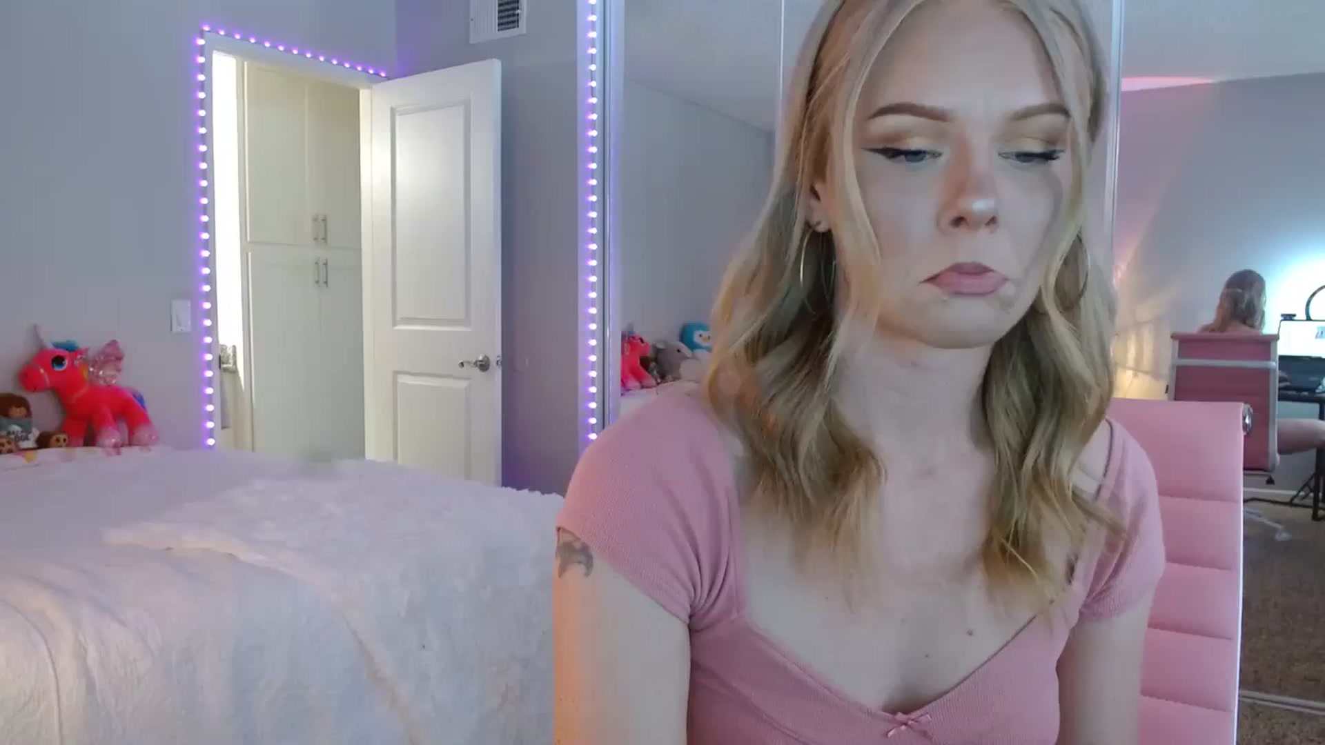 Gallery image thumbnail from AvaMonroe_'s myfreecams stream on, 08/10/2023, 24:54 image 13 of 20