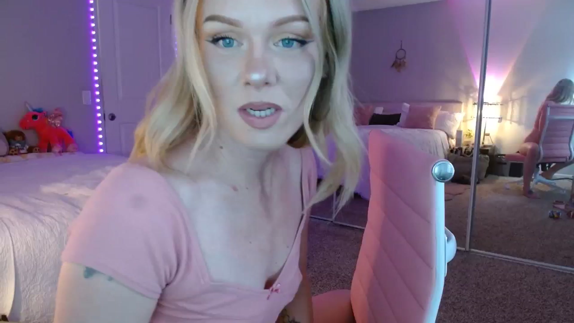 Gallery image thumbnail from AvaMonroe_'s myfreecams stream on, 08/10/2023, 24:54 image 5 of 20