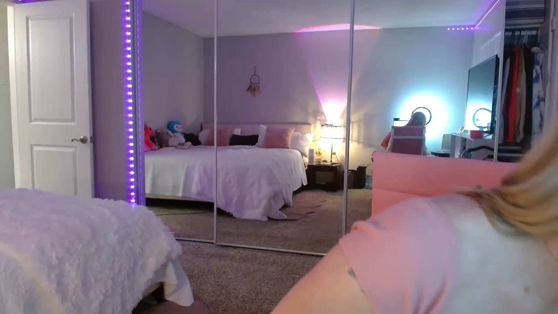 Gallery image thumbnail from AvaMonroe_'s myfreecams stream on, 08/10/2023, 24:54 image 8 of 20