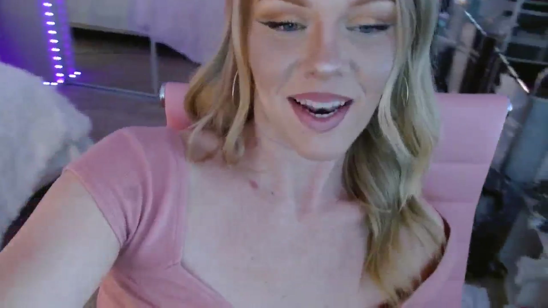 Gallery image thumbnail from AvaMonroe_'s myfreecams stream on, 08/10/2023, 24:54 image 11 of 20