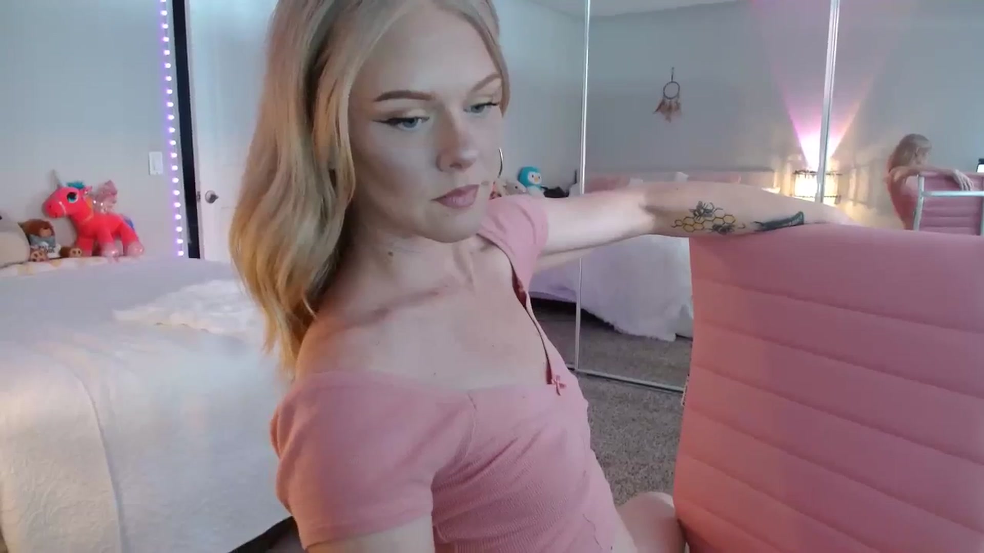 Gallery image thumbnail from AvaMonroe_'s myfreecams stream on, 08/10/2023, 24:54 image 18 of 20