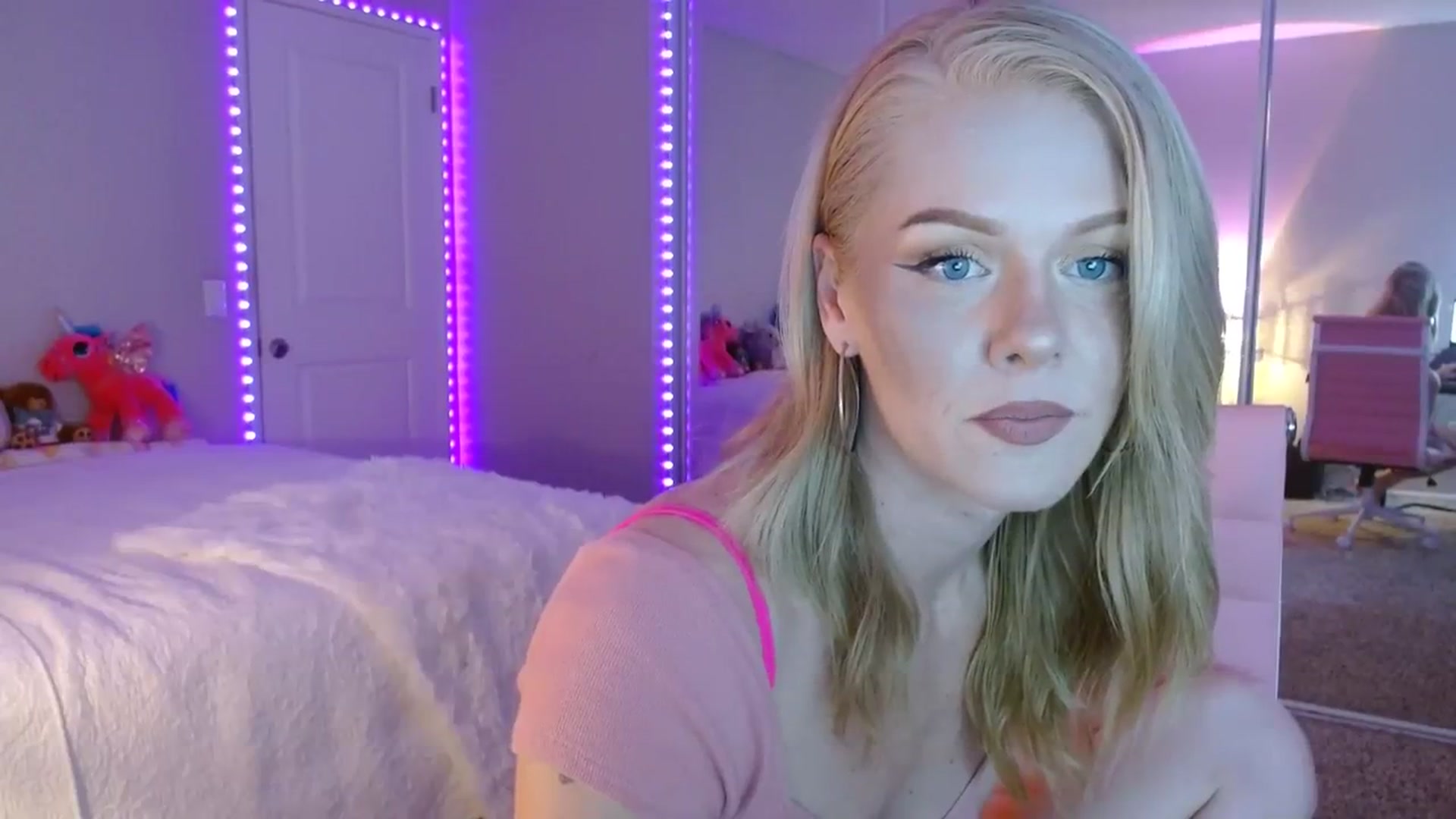 Gallery image thumbnail from AvaMonroe_'s myfreecams stream on, 08/10/2023, 04:18 image 2 of 20