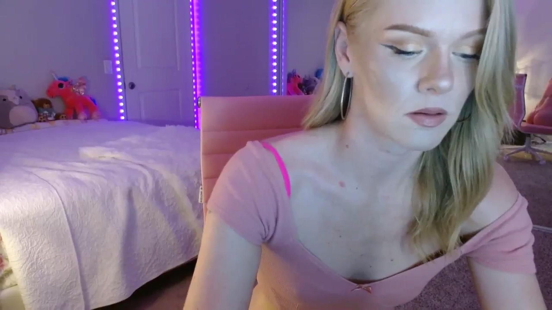 Gallery image thumbnail from AvaMonroe_'s myfreecams stream on, 08/10/2023, 04:18 image 13 of 20