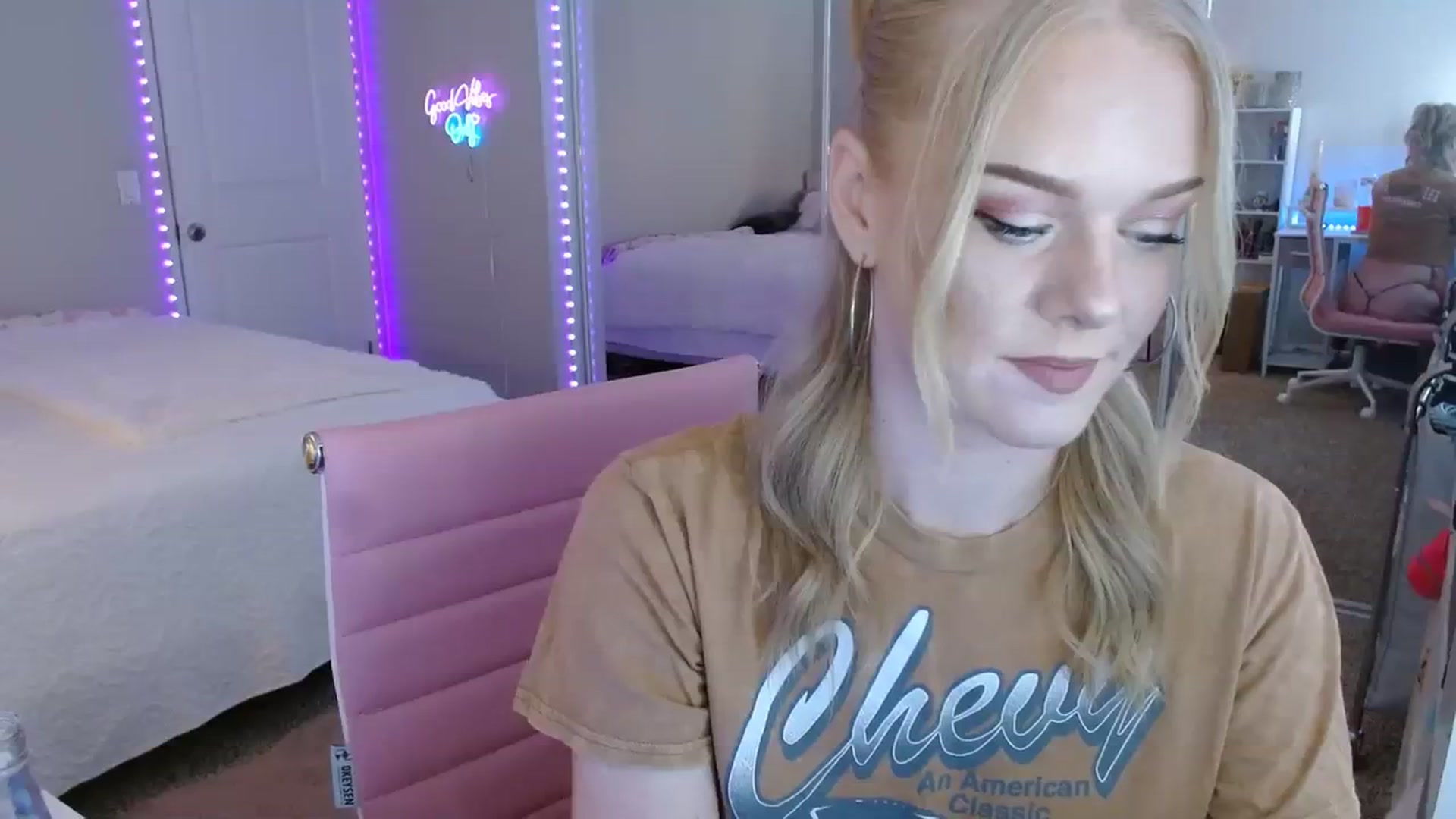 Gallery image thumbnail from AvaMonroe_'s myfreecams stream on, 08/17/2023, 24:05 image 5 of 20