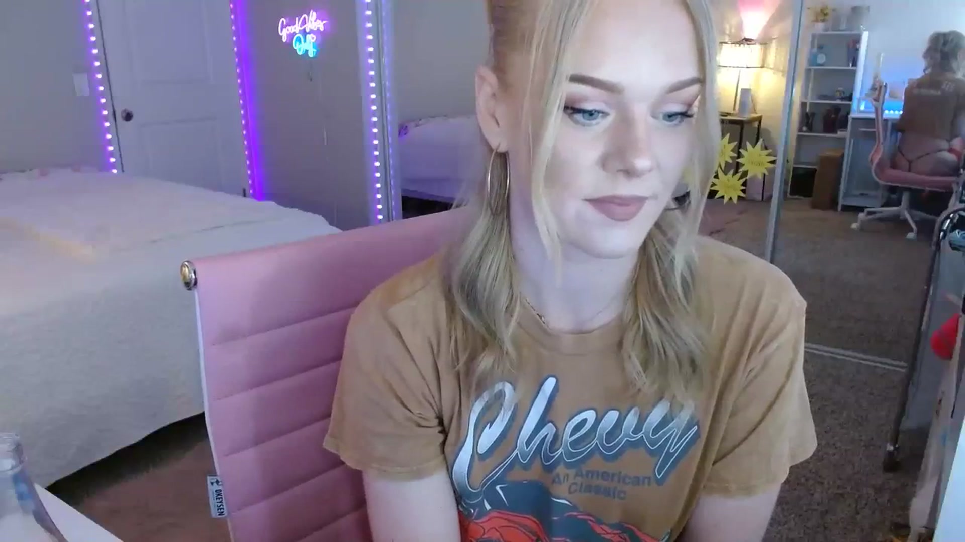 Gallery image thumbnail from AvaMonroe_'s myfreecams stream on, 08/17/2023, 24:05 image 7 of 20