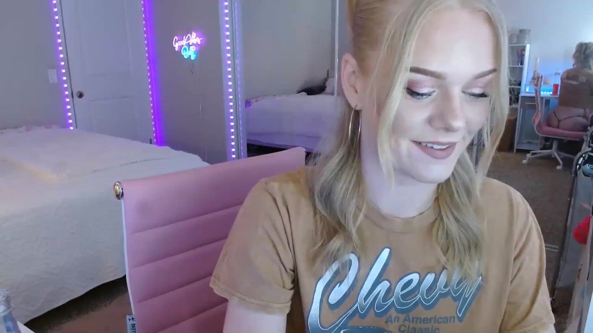 Gallery image thumbnail from AvaMonroe_'s myfreecams stream on, 08/17/2023, 24:05 image 6 of 20