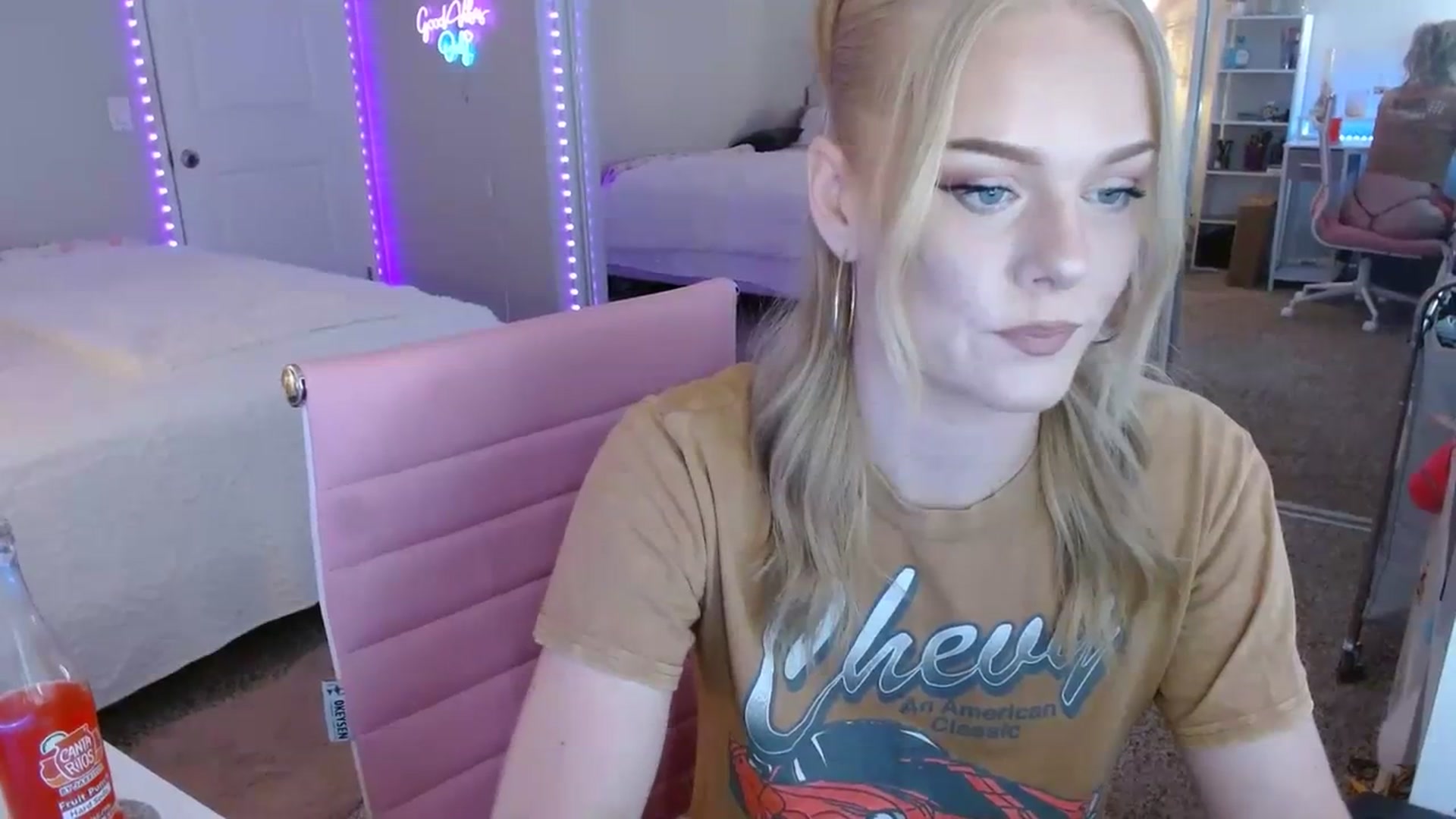 Gallery image thumbnail from AvaMonroe_'s myfreecams stream on, 08/17/2023, 24:05 image 10 of 20