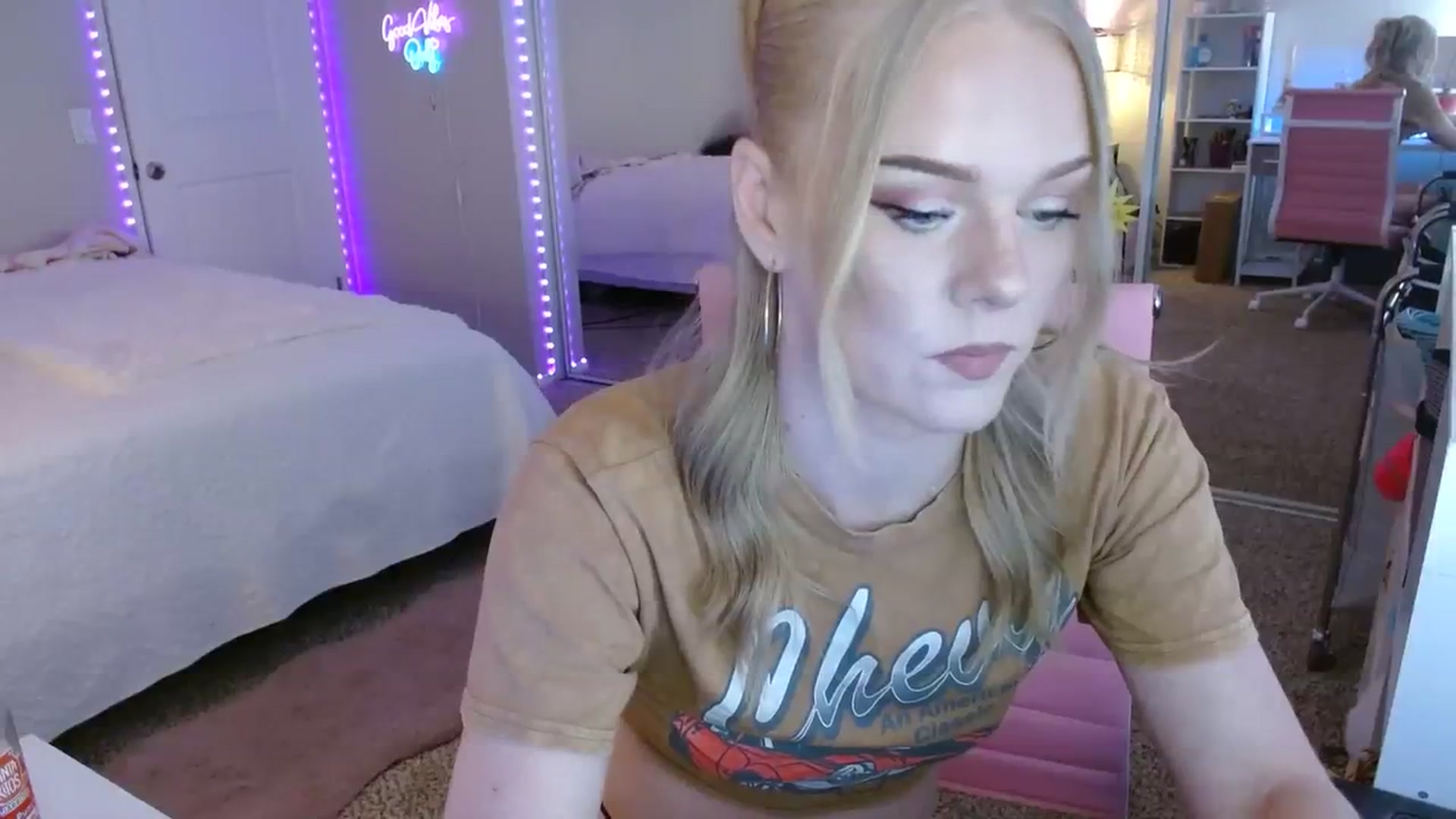 Gallery image thumbnail from AvaMonroe_'s myfreecams stream on, 08/17/2023, 24:05 image 20 of 20