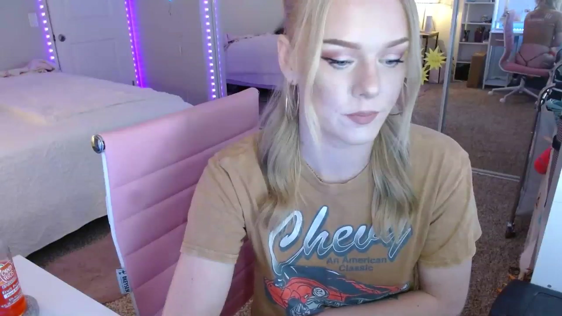 Gallery image thumbnail from AvaMonroe_'s myfreecams stream on, 08/17/2023, 24:05 image 15 of 20