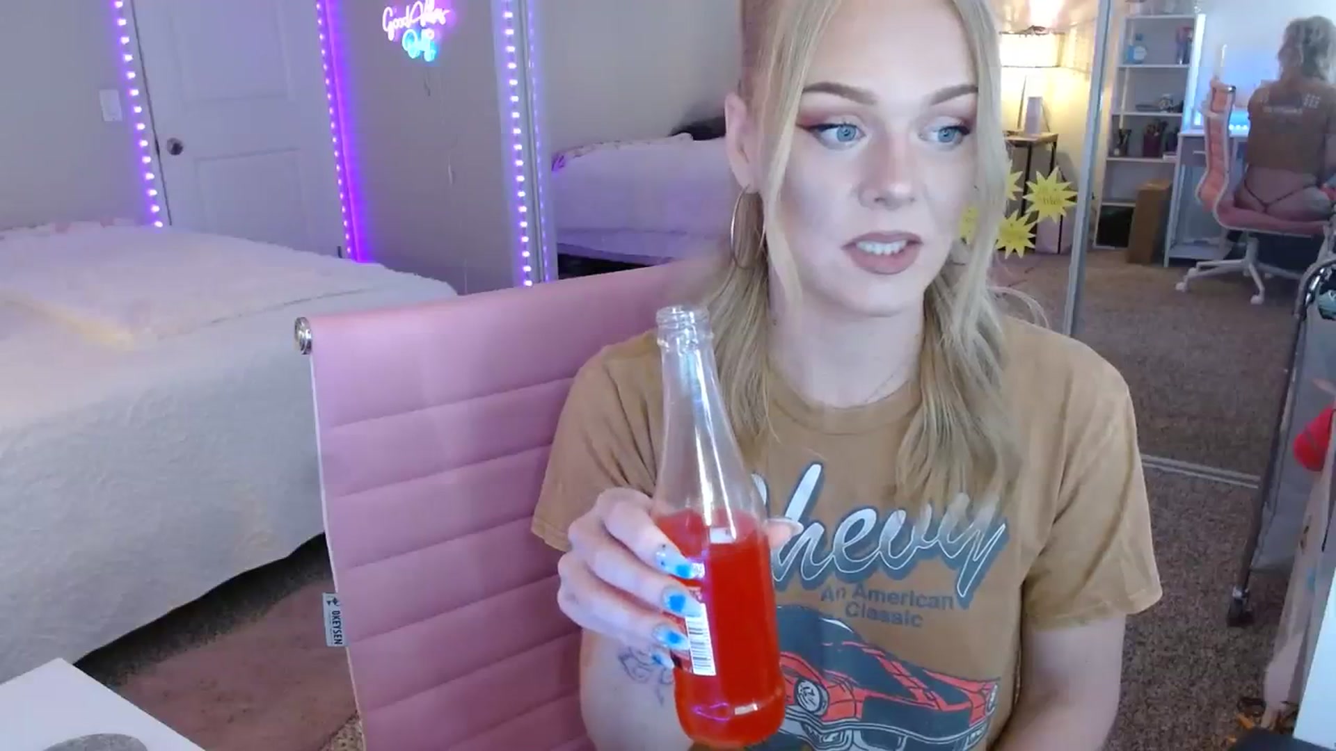 Gallery image thumbnail from AvaMonroe_'s myfreecams stream on, 08/17/2023, 24:05 image 12 of 20