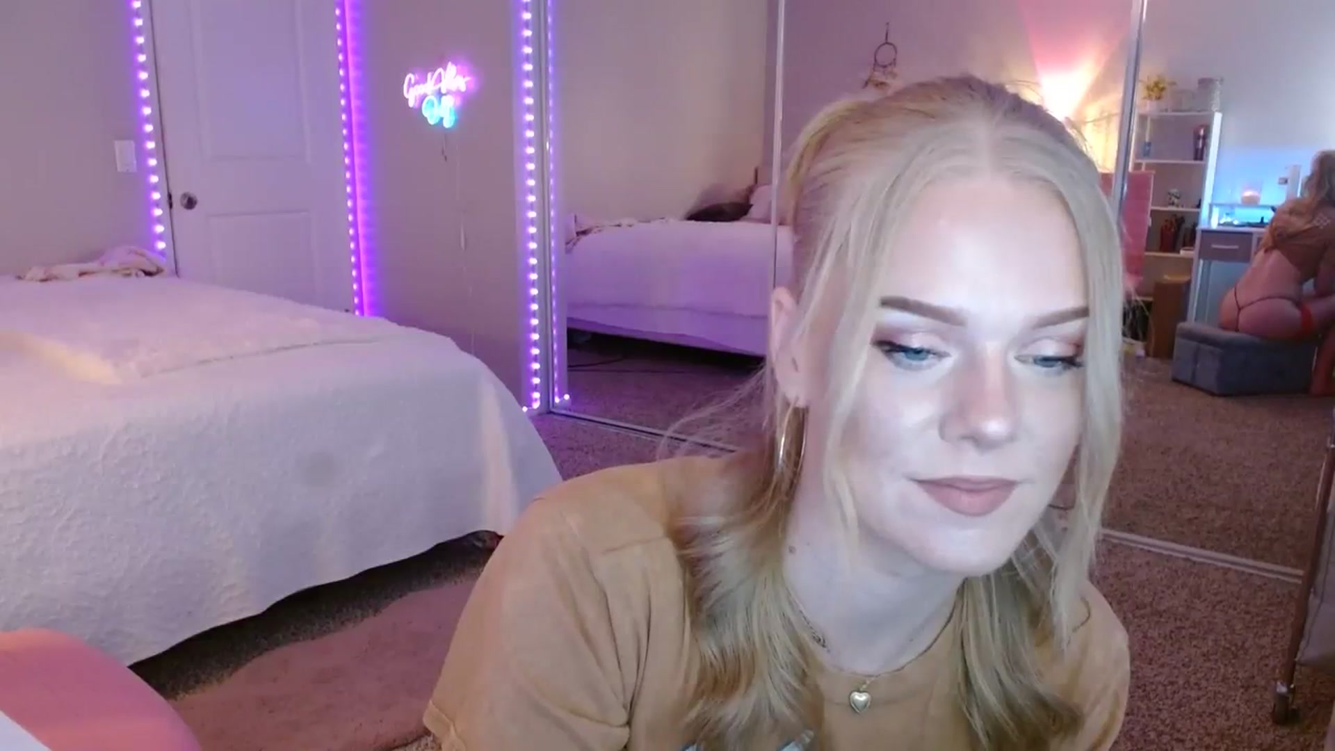 Gallery image thumbnail from AvaMonroe_'s myfreecams stream on, 08/17/2023, 02:18 image 14 of 20