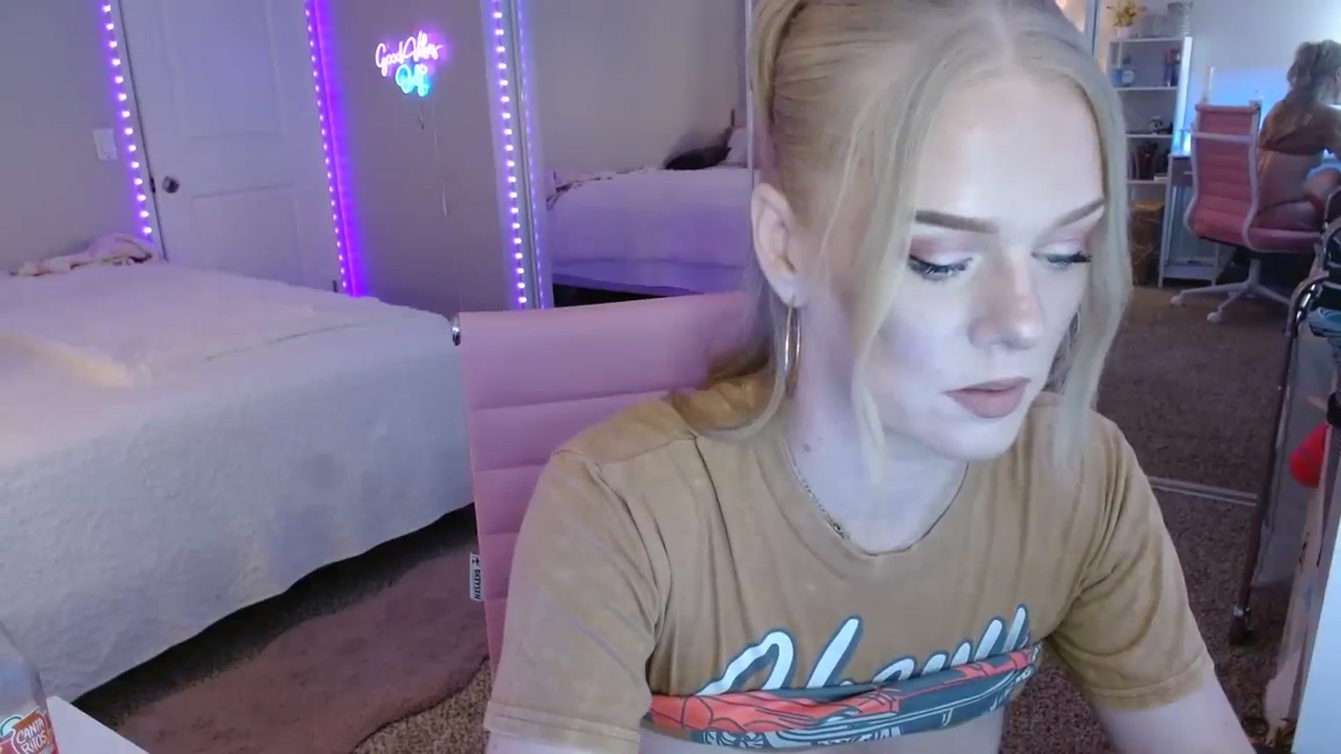 Gallery image thumbnail from AvaMonroe_'s myfreecams stream on, 08/17/2023, 02:18 image 6 of 20
