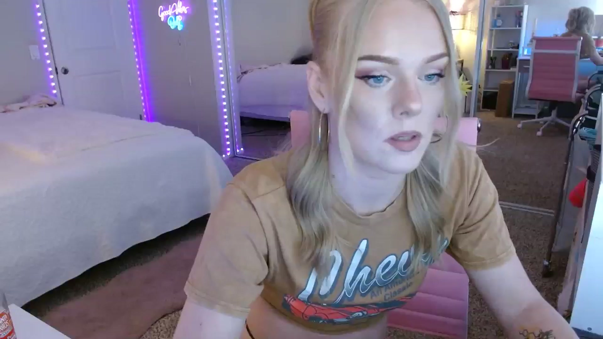 Gallery image thumbnail from AvaMonroe_'s myfreecams stream on, 08/17/2023, 02:18 image 3 of 20