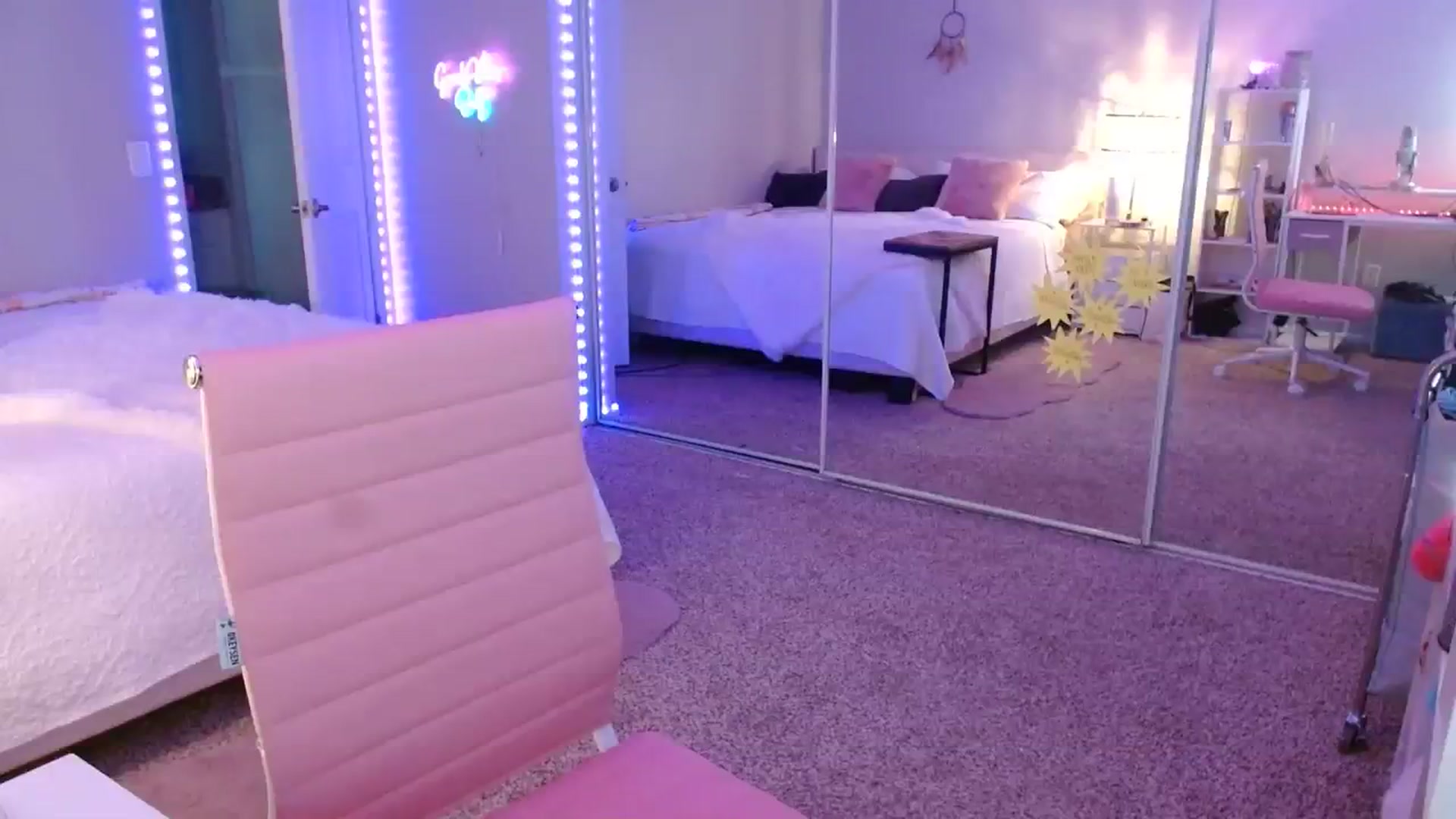 Gallery image thumbnail from AvaMonroe_'s myfreecams stream on, 08/18/2023, 01:42 image 9 of 20