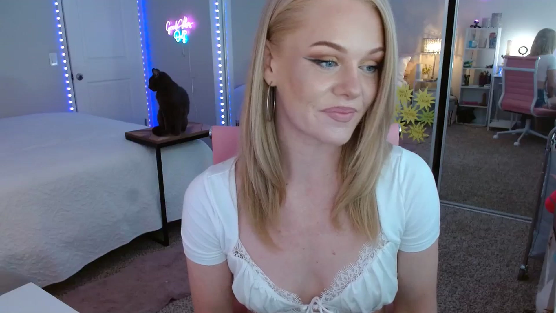 Gallery image thumbnail from AvaMonroe_'s myfreecams stream on, 08/18/2023, 23:47 image 7 of 20
