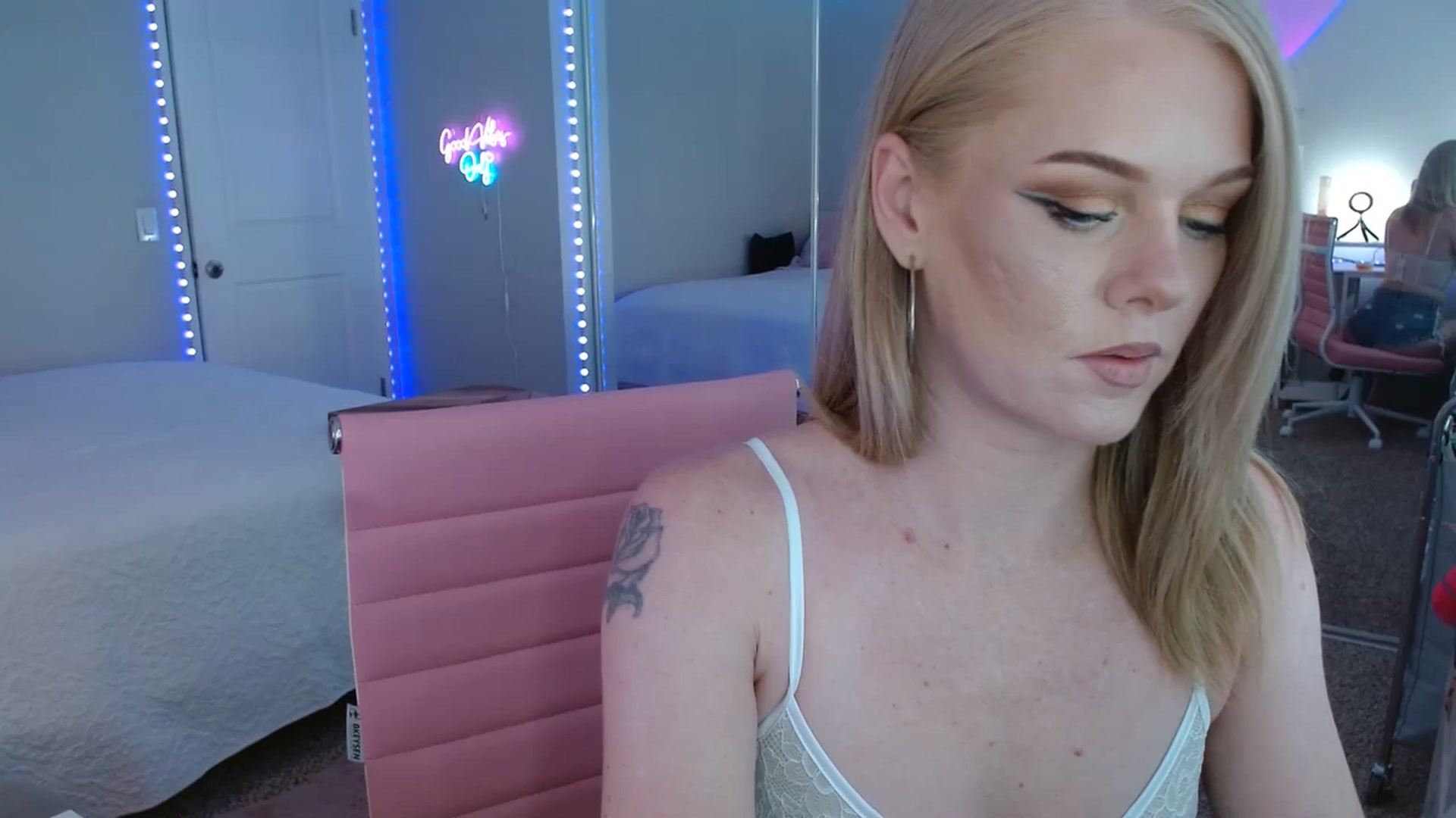 Gallery image thumbnail from AvaMonroe_'s myfreecams stream on, 08/18/2023, 23:47 image 16 of 20