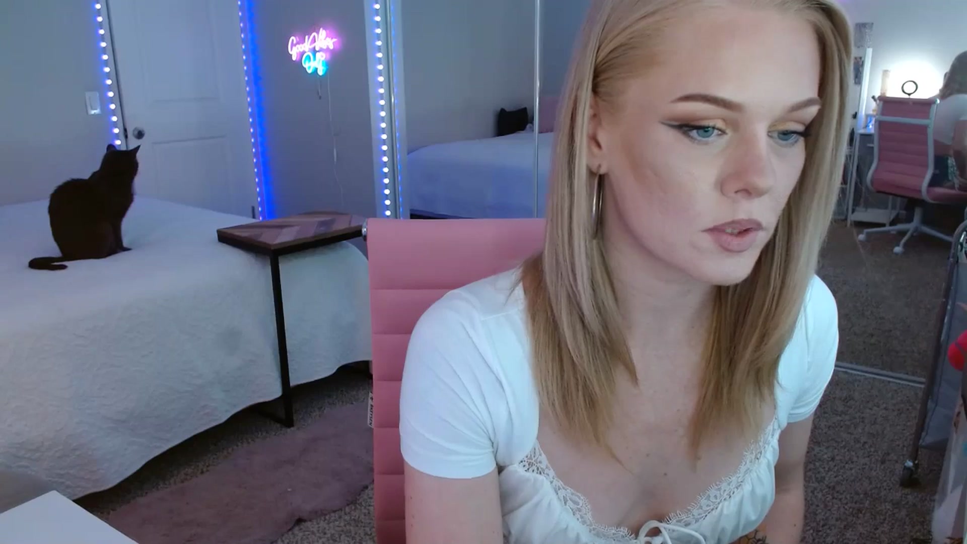 Gallery image thumbnail from AvaMonroe_'s myfreecams stream on, 08/18/2023, 23:47 image 4 of 20