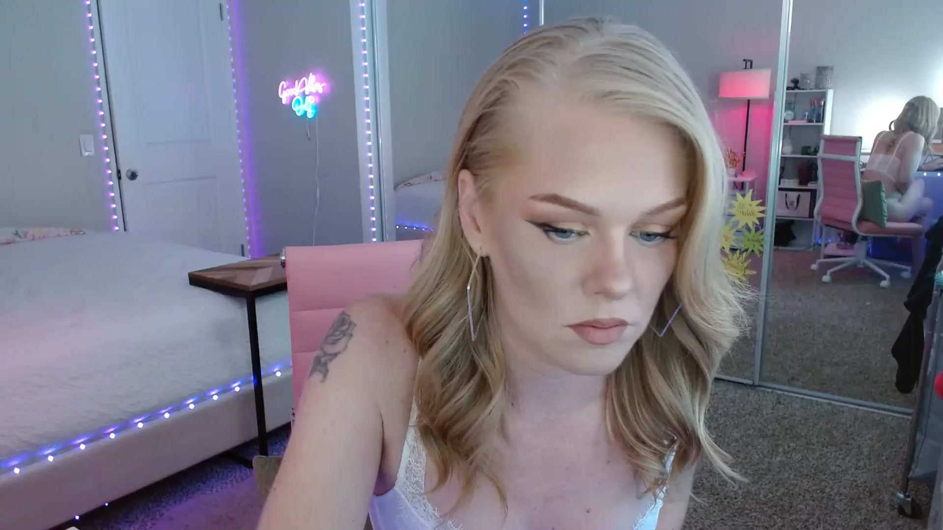 Gallery image thumbnail from AvaMonroe_'s myfreecams stream on, 08/22/2023, 24:35 image 10 of 20