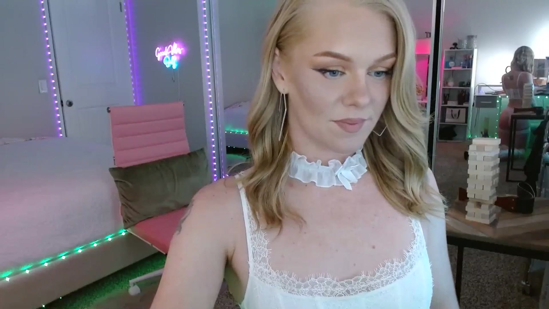 Gallery image thumbnail from AvaMonroe_'s myfreecams stream on, 08/22/2023, 02:08 image 4 of 20