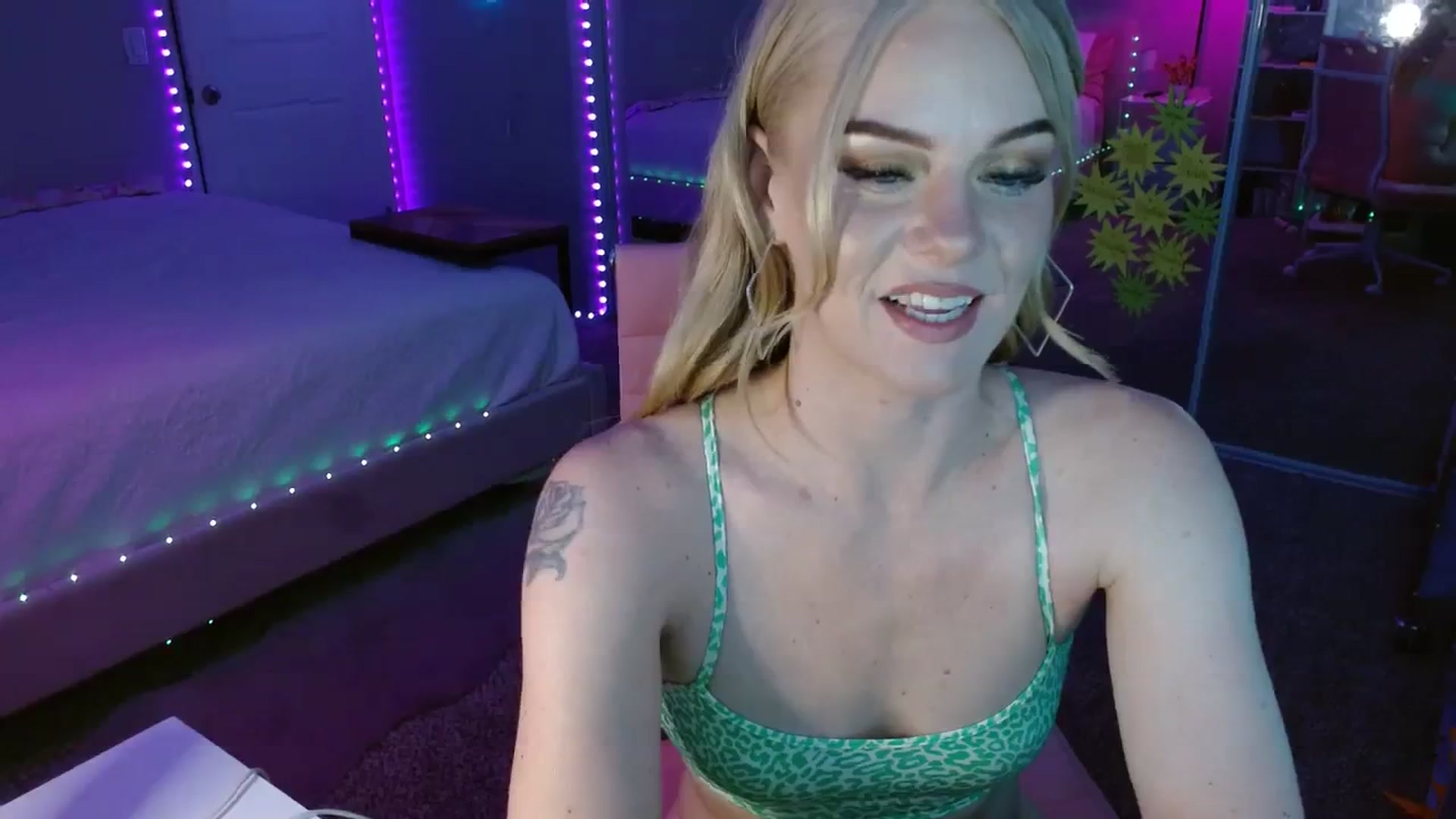 Gallery image thumbnail from AvaMonroe_'s myfreecams stream on, 08/30/2023, 04:49 image 14 of 20