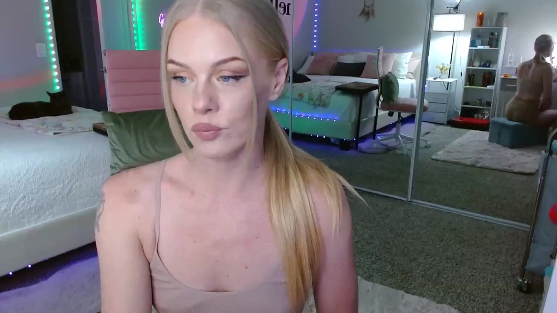 Gallery image thumbnail from AvaMonroe_'s myfreecams stream on, 09/12/2023, 04:54 image 13 of 20