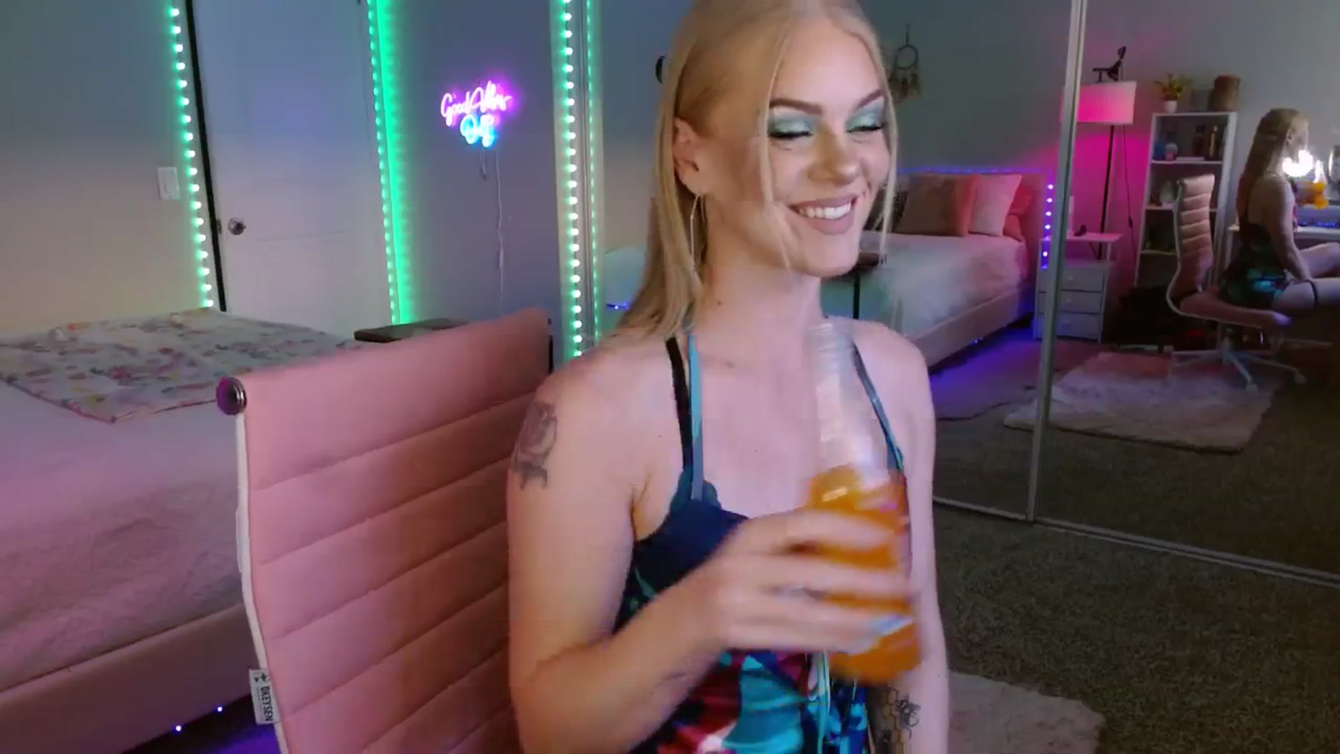 Gallery image thumbnail from AvaMonroe_'s myfreecams stream on, 09/15/2023, 01:03 image 13 of 20