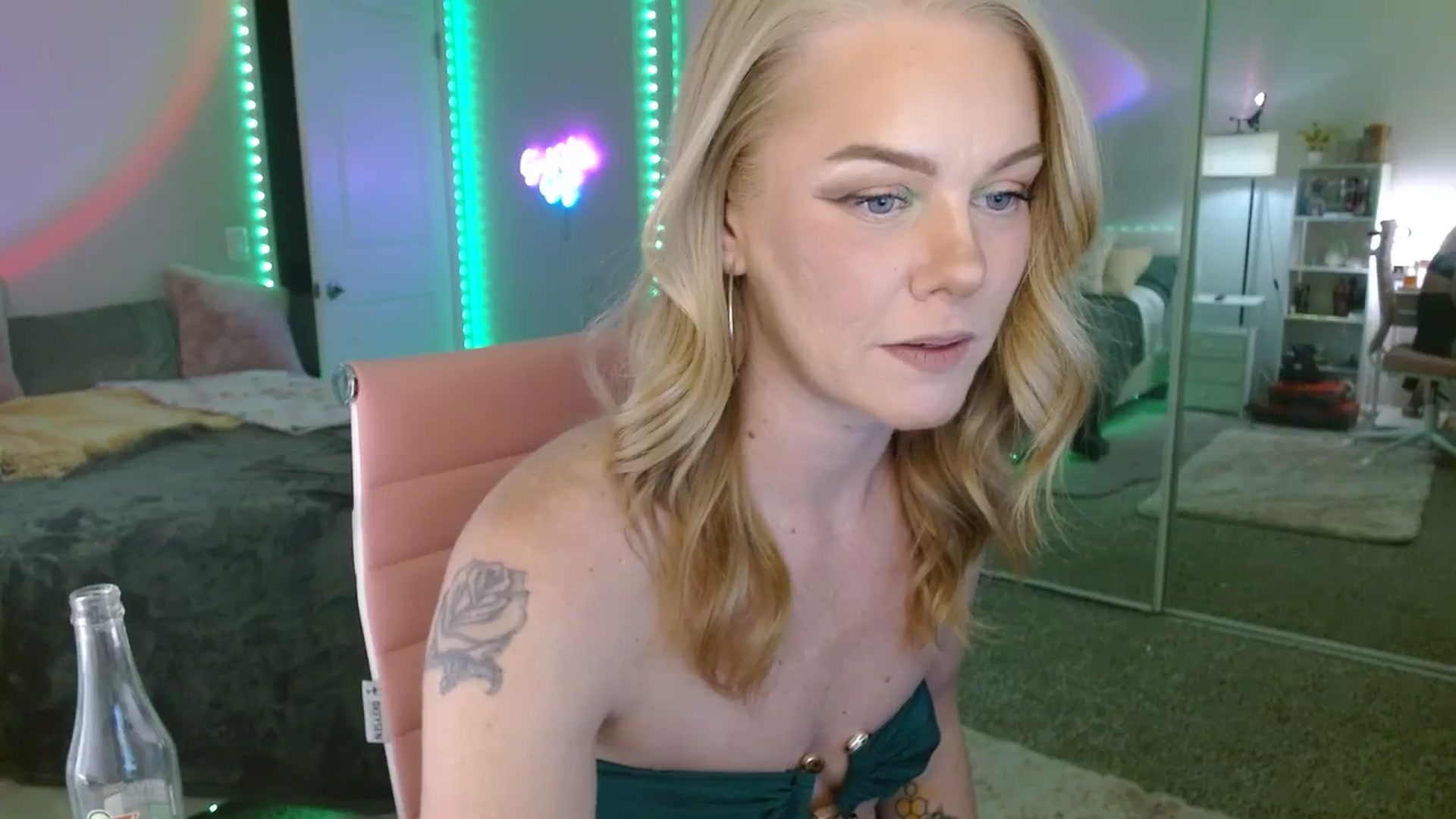 Gallery image thumbnail from AvaMonroe_'s myfreecams stream on, 09/19/2023, 06:43 image 4 of 20