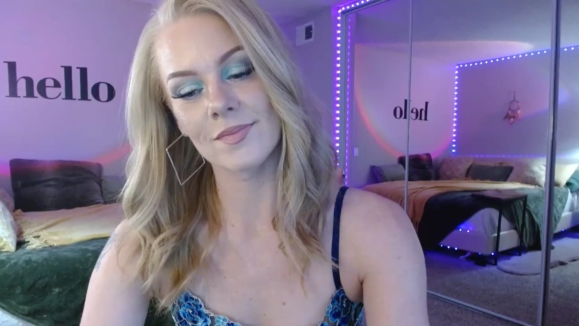 Gallery image thumbnail from AvaMonroe_'s myfreecams stream on, 09/20/2023, 02:06 image 8 of 20