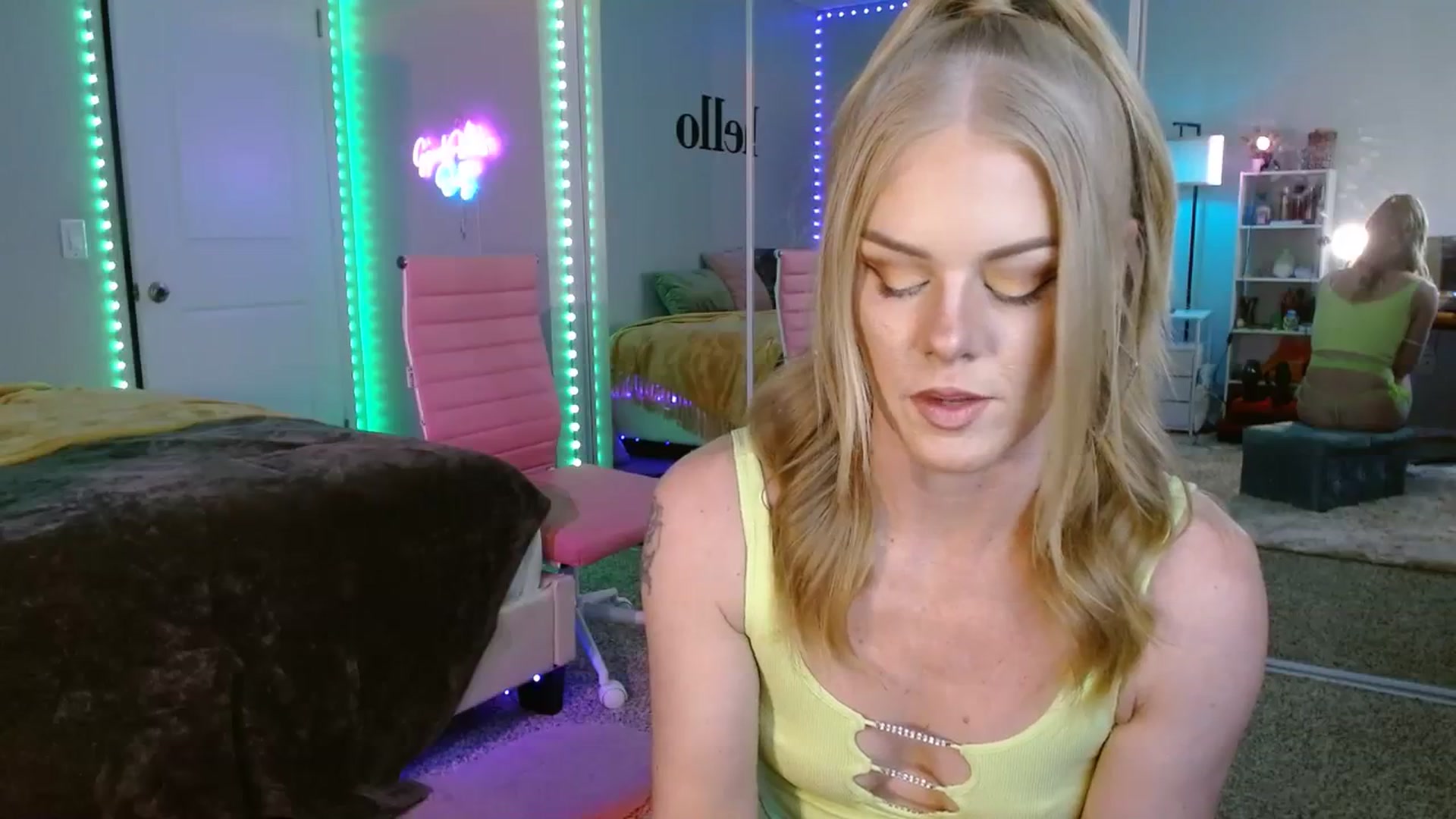 Gallery image thumbnail from AvaMonroe_'s myfreecams stream on, 09/21/2023, 01:20 image 18 of 20