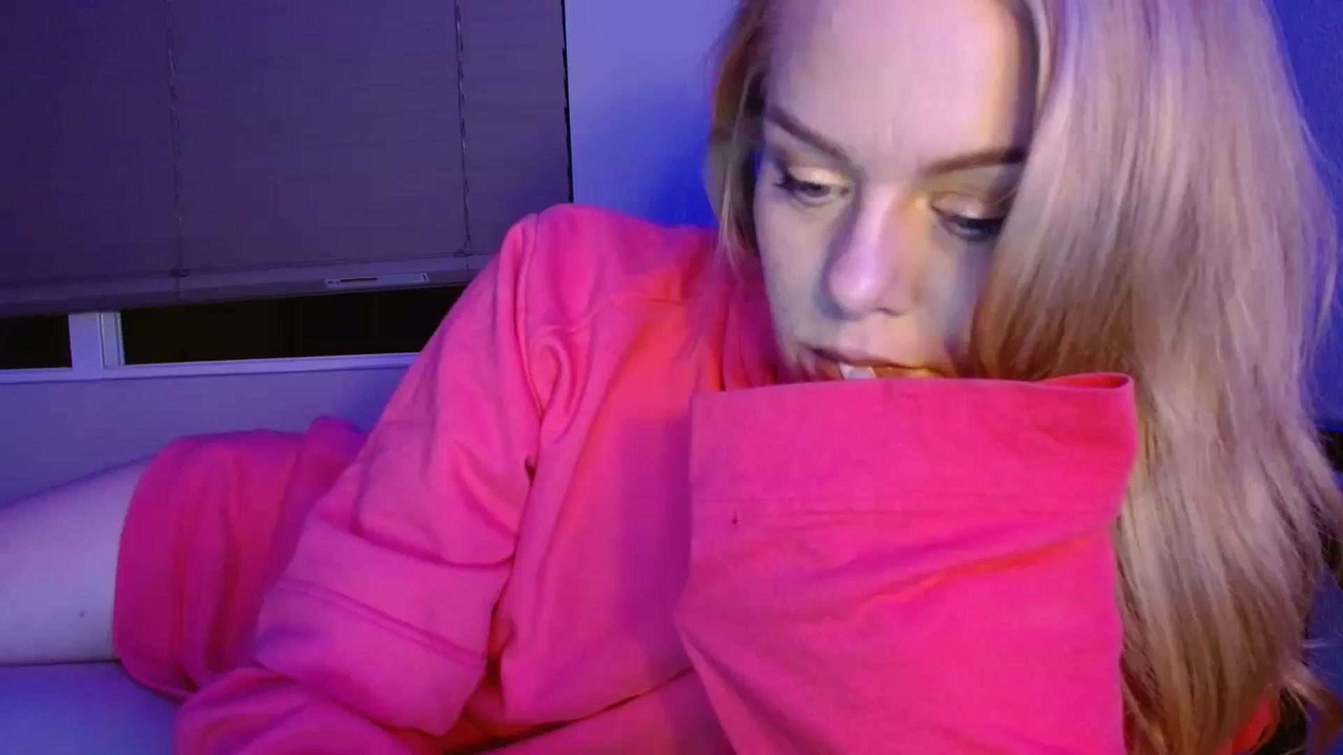 Gallery image thumbnail from AvaMonroe_'s myfreecams stream on, 09/24/2023, 11:19 image 12 of 20
