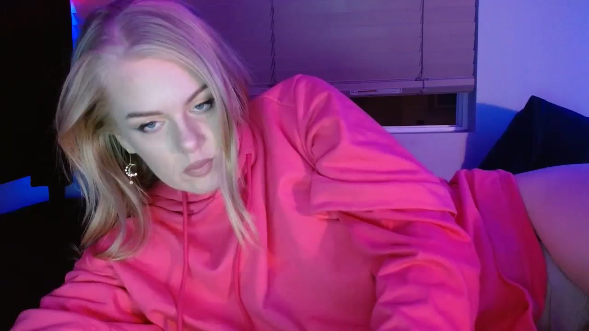 Gallery image thumbnail from AvaMonroe_'s myfreecams stream on, 09/24/2023, 11:19 image 8 of 20