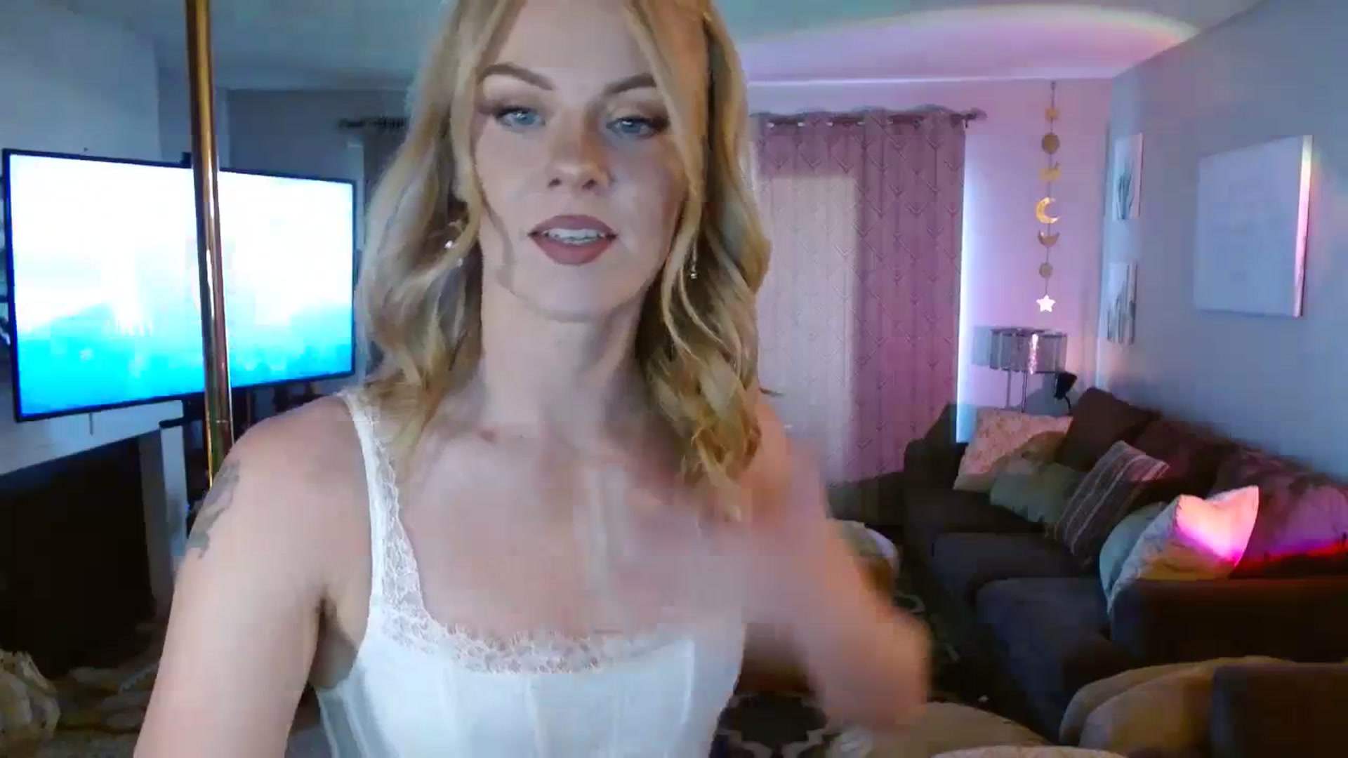 Gallery image thumbnail from AvaMonroe_'s myfreecams stream on, 09/27/2023, 01:03 image 14 of 20