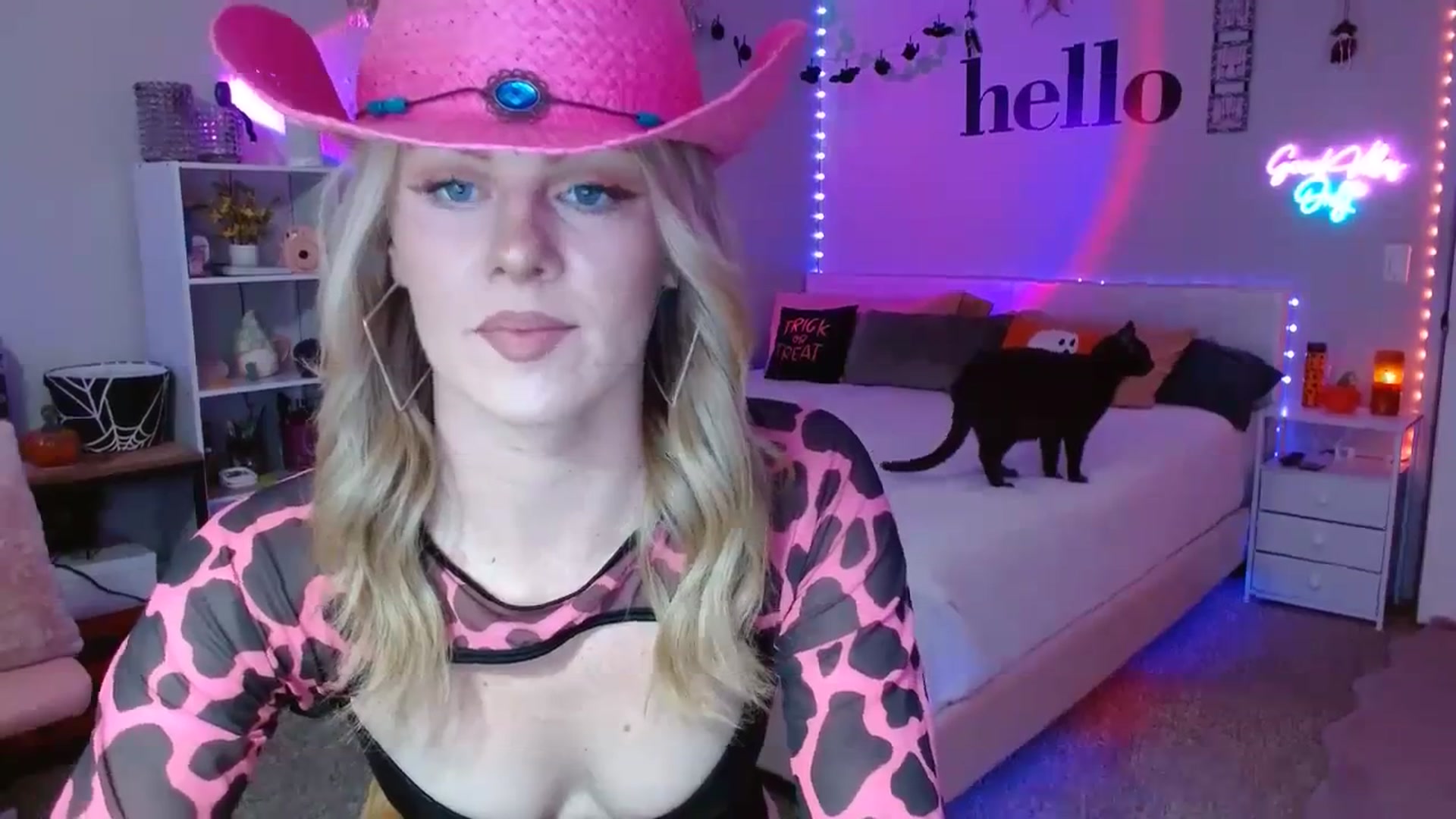 Gallery image thumbnail from AvaMonroe_'s myfreecams stream on, 10/03/2023, 02:52 image 7 of 20