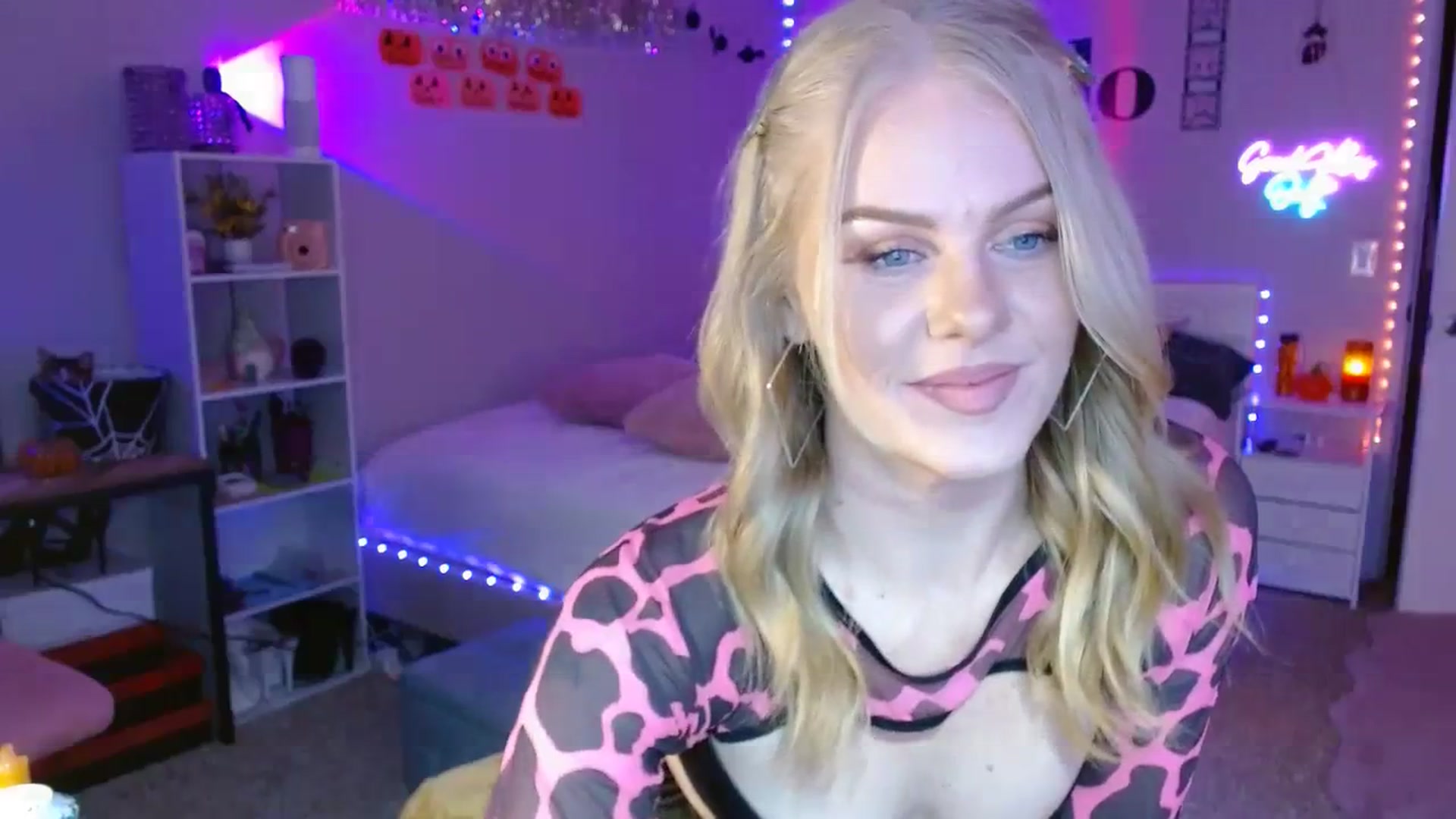 Gallery image thumbnail from AvaMonroe_'s myfreecams stream on, 10/03/2023, 06:30 image 11 of 20
