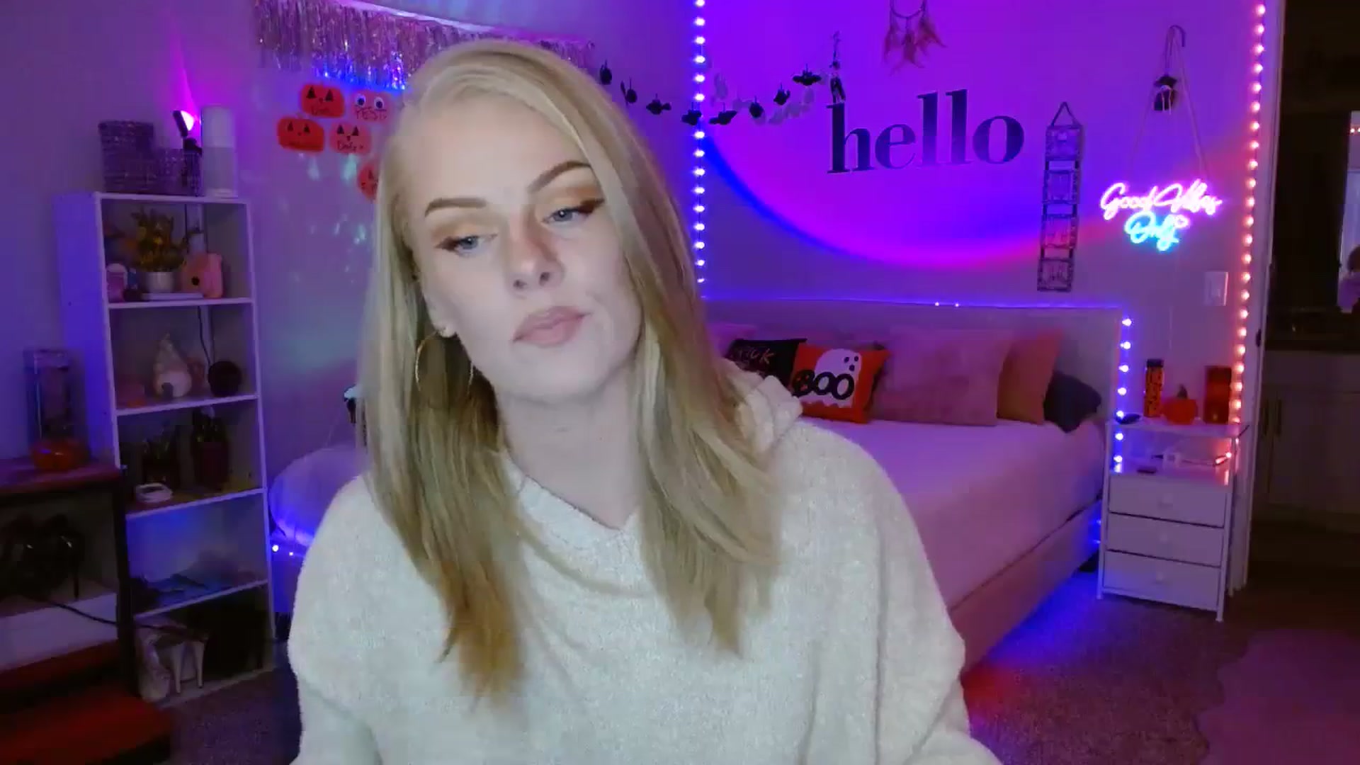 Gallery image thumbnail from AvaMonroe_'s myfreecams stream on, 10/04/2023, 08:05 image 3 of 20