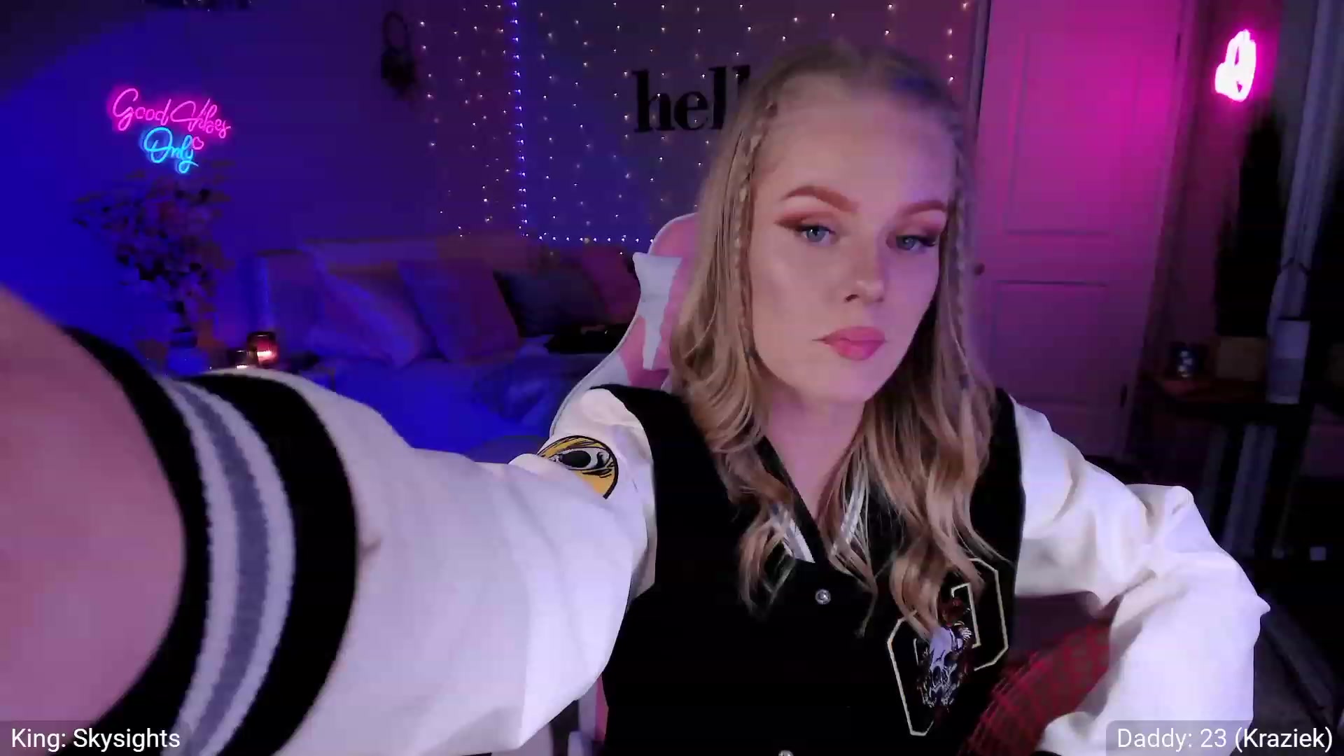 Gallery image thumbnail from AvaMonroe_'s myfreecams stream on, 01/19/2024, 05:00 image 16 of 20