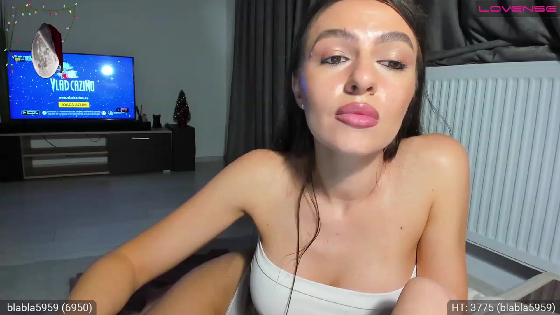 Gallery image thumbnail from AvaMoonlight's myfreecams stream on, 12/23/2022, 24:29 image 17 of 20
