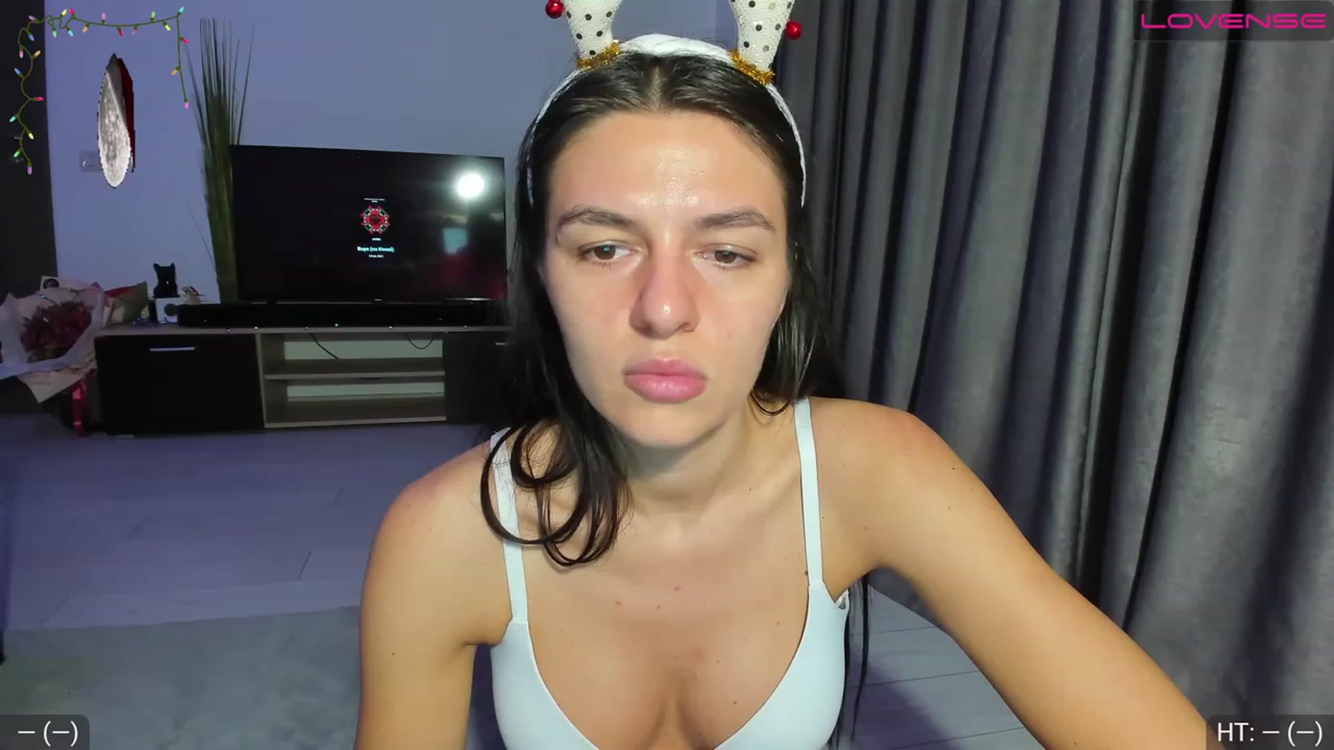Gallery image thumbnail from AvaMoonlight's myfreecams stream on, 12/24/2022, 24:05 image 5 of 20