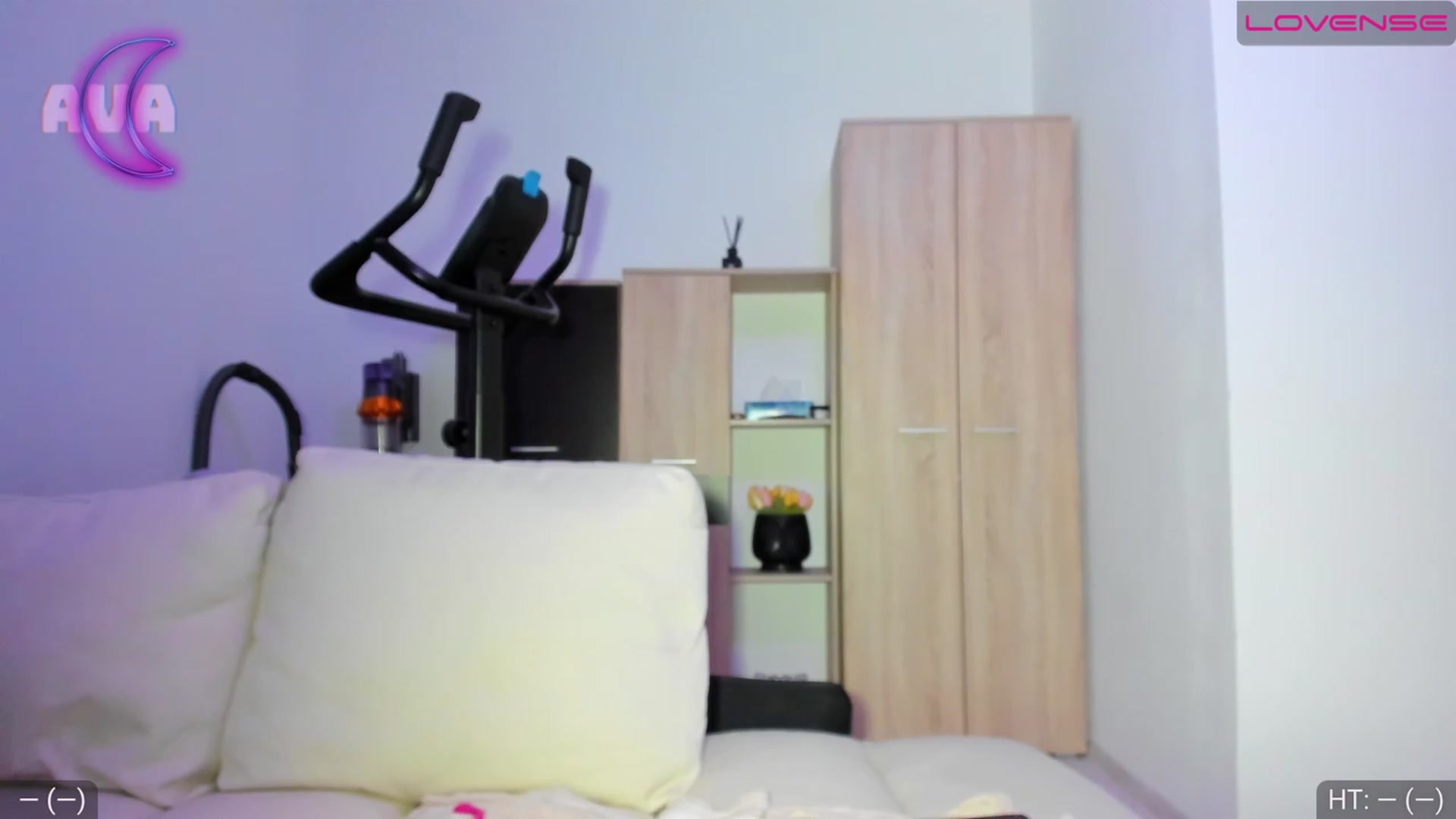 Gallery image thumbnail from AvaMoonlight's myfreecams stream on, 03/11/2023, 17:03 image 3 of 20