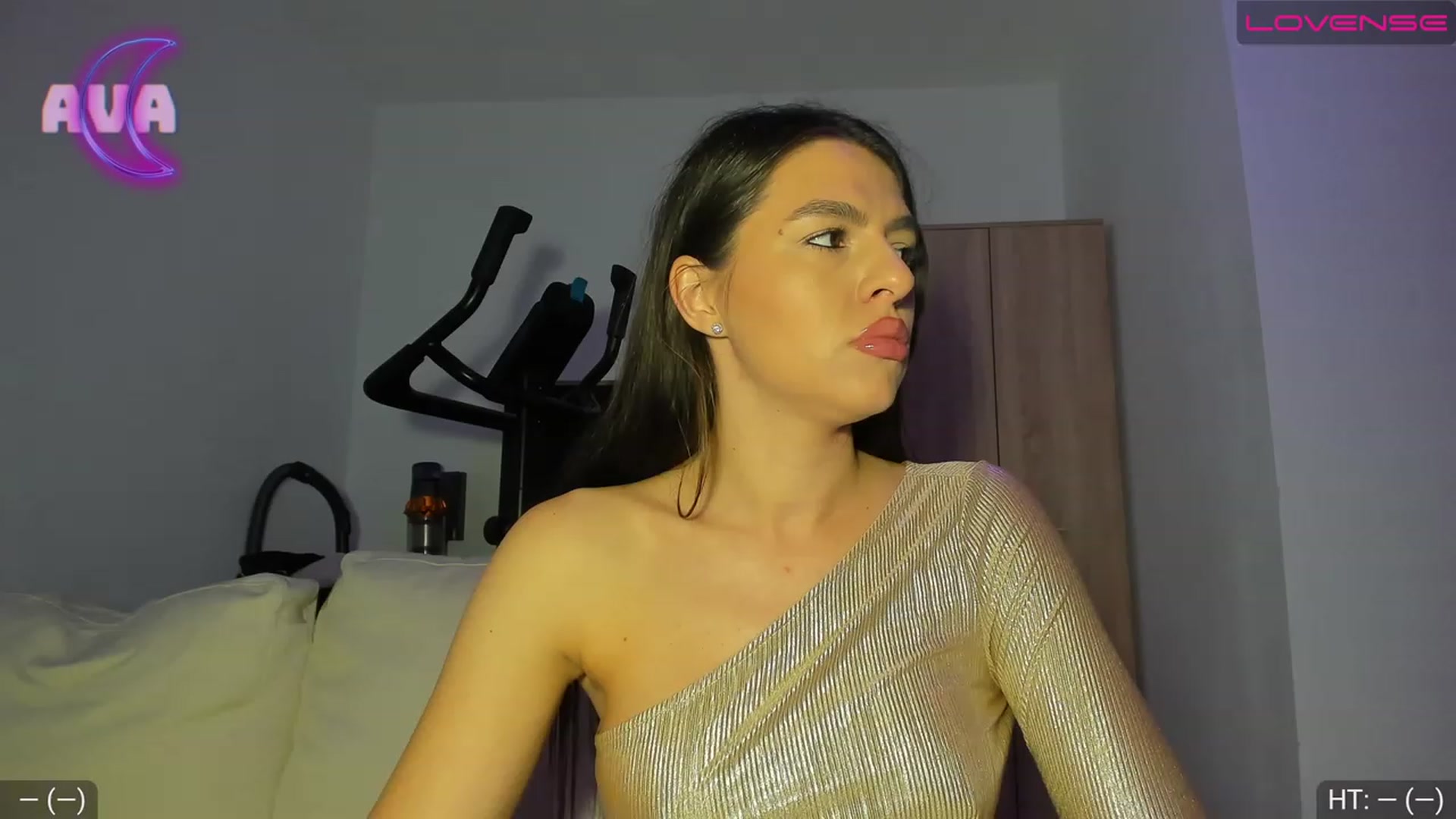 Gallery image thumbnail from AvaMoonlight's myfreecams stream on, 03/11/2023, 23:35 image 1 of 20