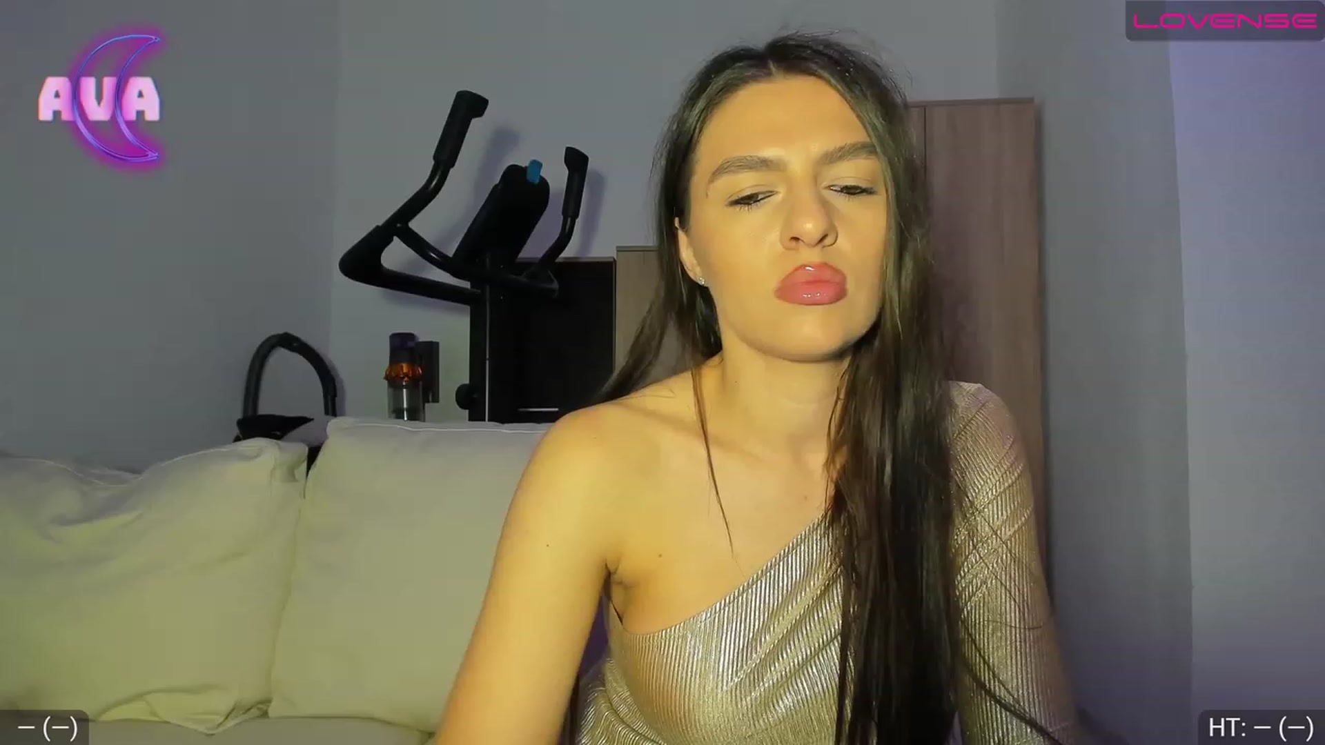 Gallery image thumbnail from AvaMoonlight's myfreecams stream on, 03/11/2023, 23:35 image 5 of 20