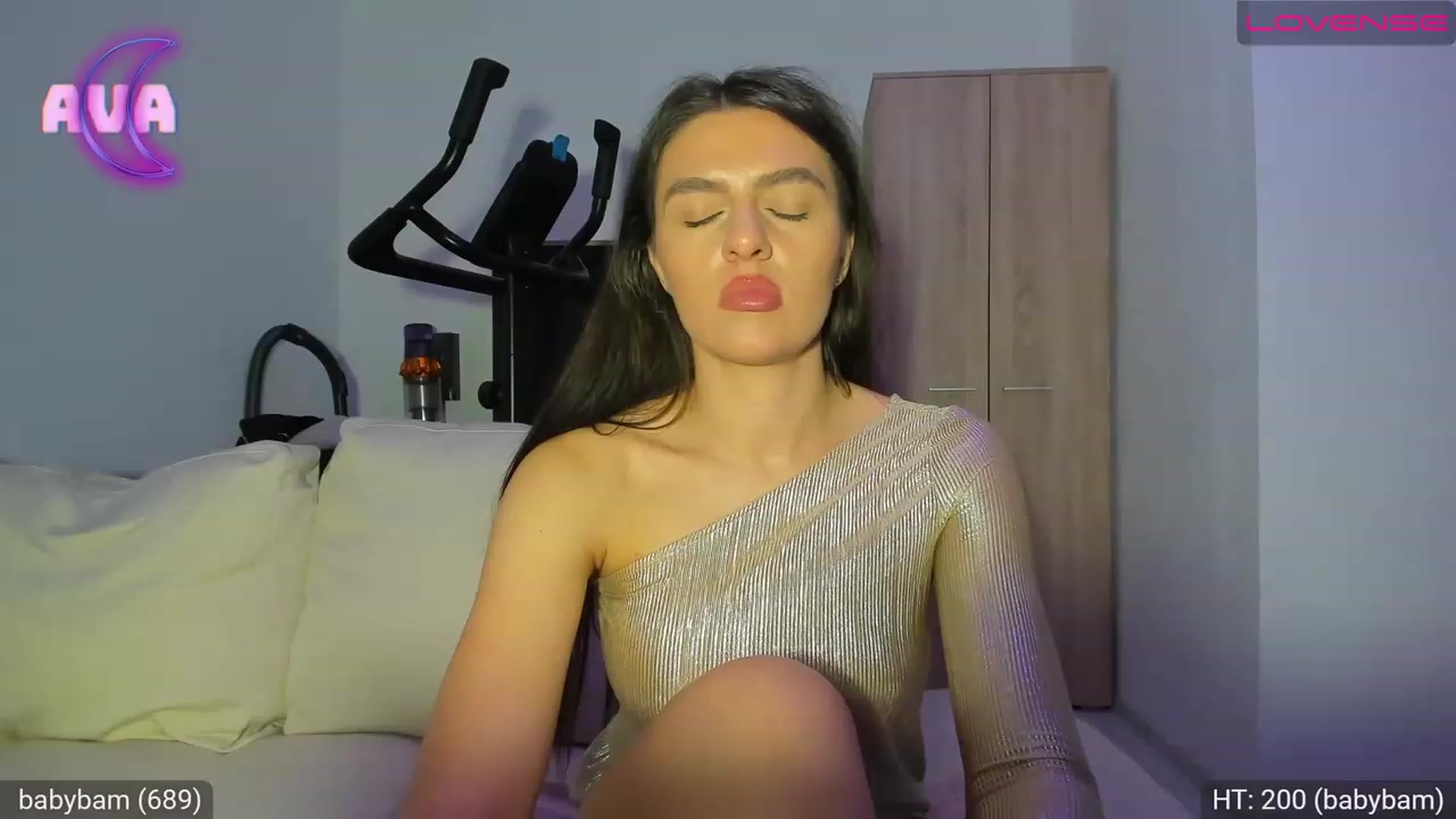 Gallery image thumbnail from AvaMoonlight's myfreecams stream on, 03/12/2023, 24:25 image 8 of 20
