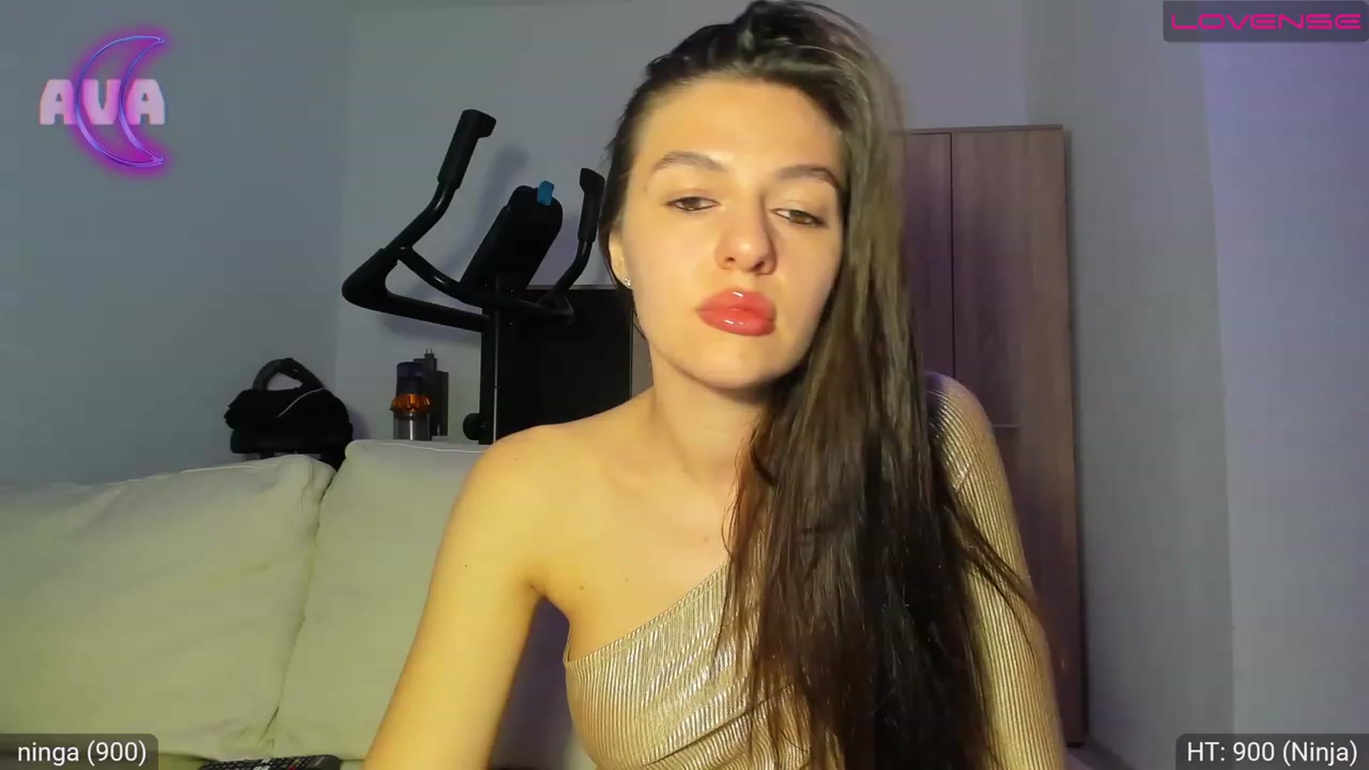 Gallery image thumbnail from AvaMoonlight's myfreecams stream on, 03/26/2023, 24:03 image 7 of 20