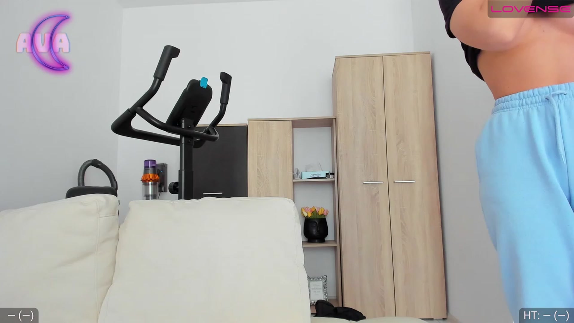Gallery image thumbnail from AvaMoonlight's myfreecams stream on, 03/30/2023, 15:06 image 17 of 20