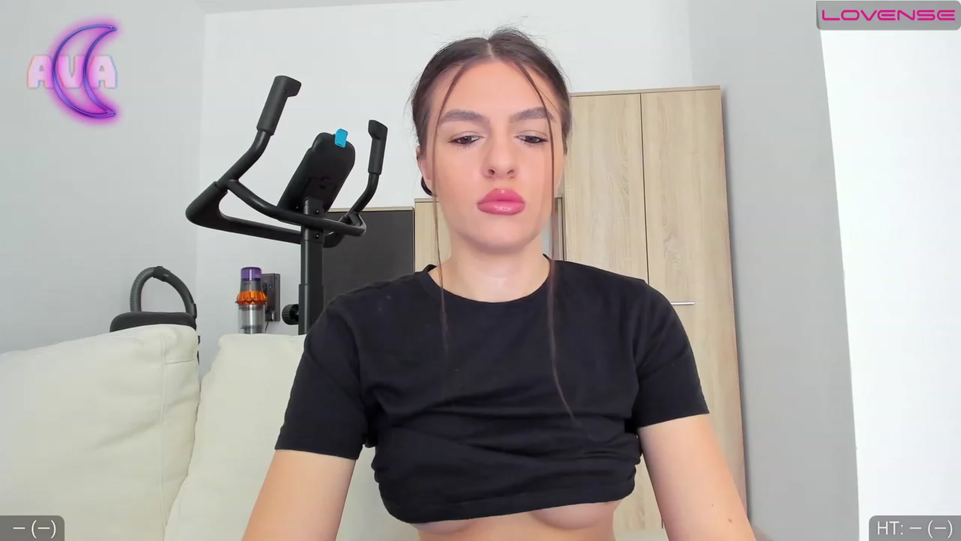 Gallery image thumbnail from AvaMoonlight's myfreecams stream on, 03/30/2023, 15:06 image 14 of 20
