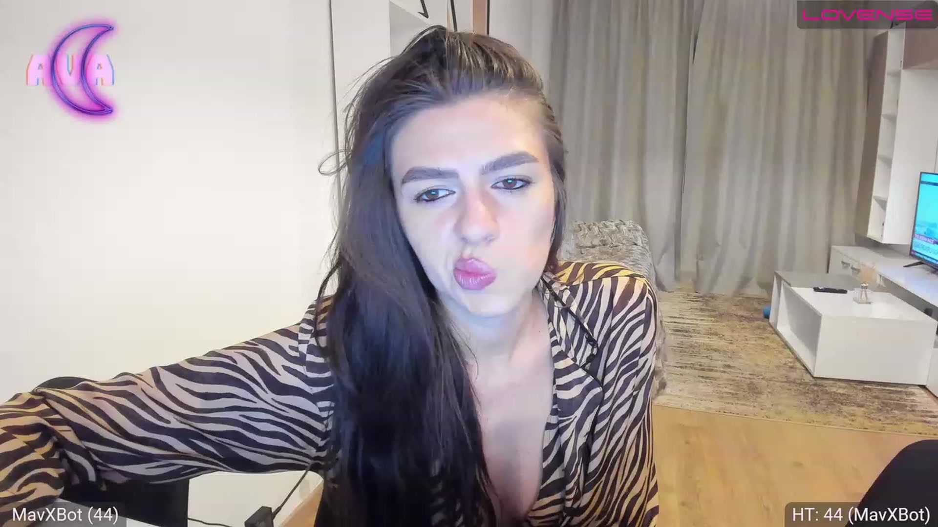 Gallery image thumbnail from AvaMoonlight's myfreecams stream on, 04/08/2023, 21:25 image 10 of 20