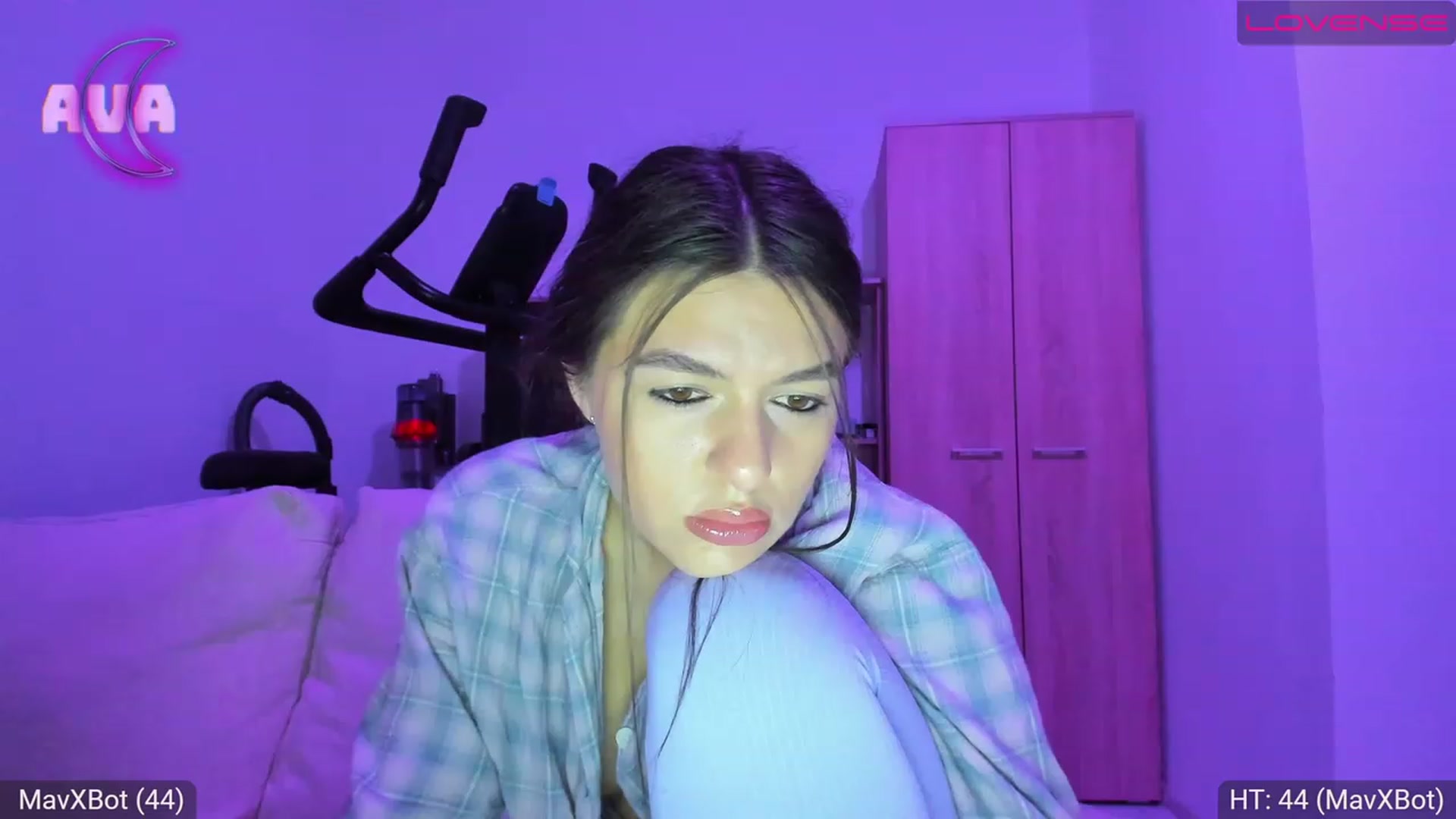 Gallery image thumbnail from AvaMoonlight's myfreecams stream on, 04/09/2023, 23:18 image 4 of 20